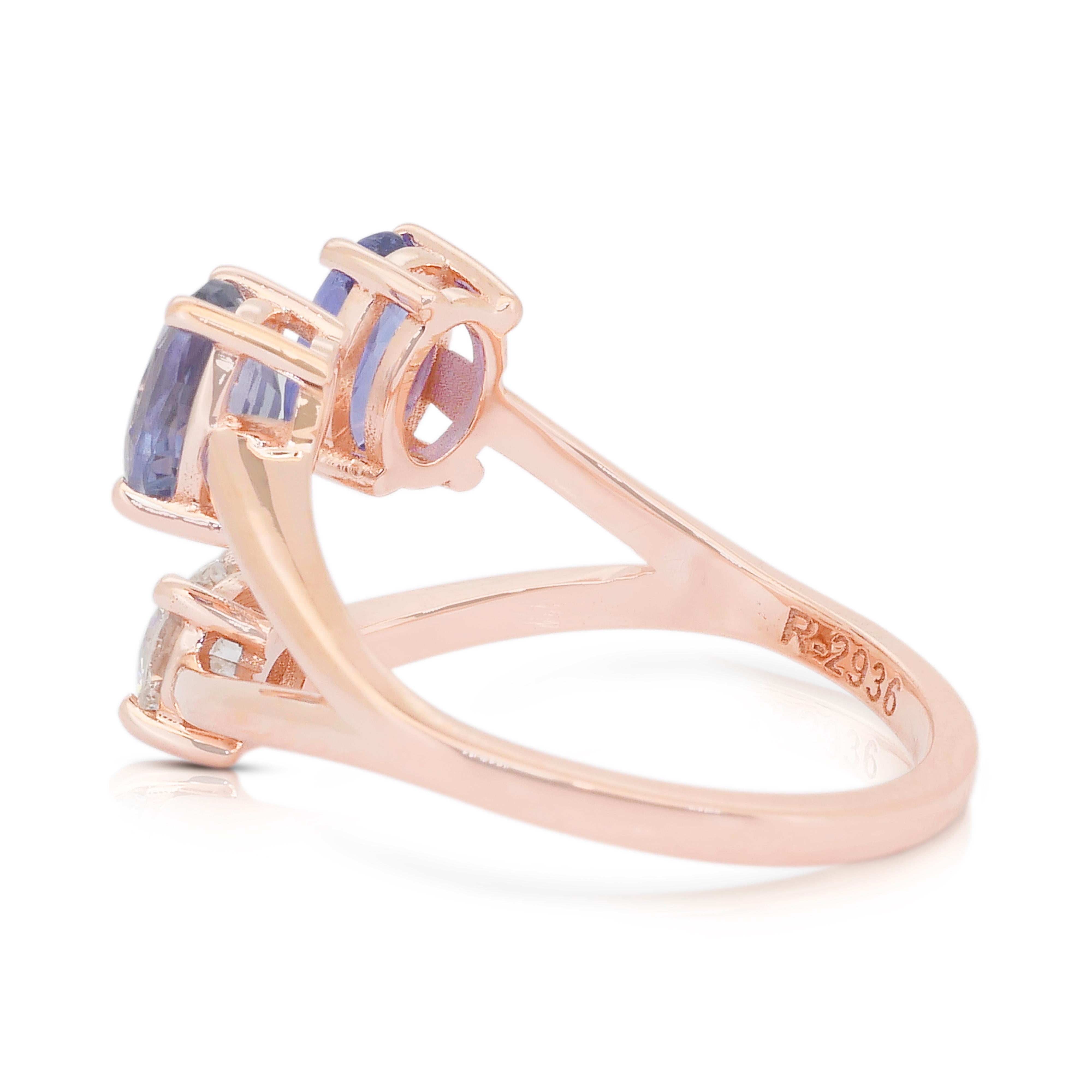 Stilvoller 3-Stein-Ring mit 2,03ct Tansaniten und Diamanten aus 18k Rose Gold im Zustand „Neu“ im Angebot in רמת גן, IL
