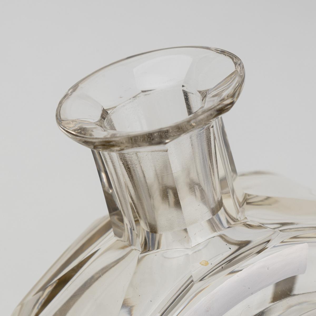 Carafe à décanter en forme de fer à cheval en verre gravé du 20e siècle et six verres, c.1950 en vente 4
