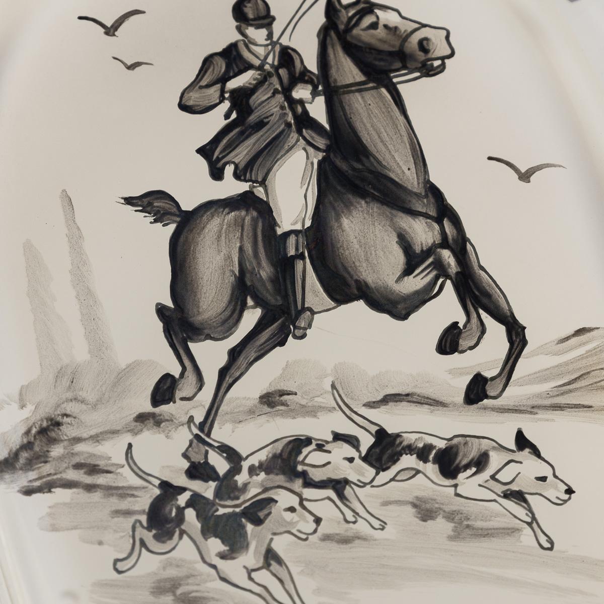 Carafe à décanter en forme de fer à cheval en verre gravé du 20e siècle et six verres, c.1950 en vente 7