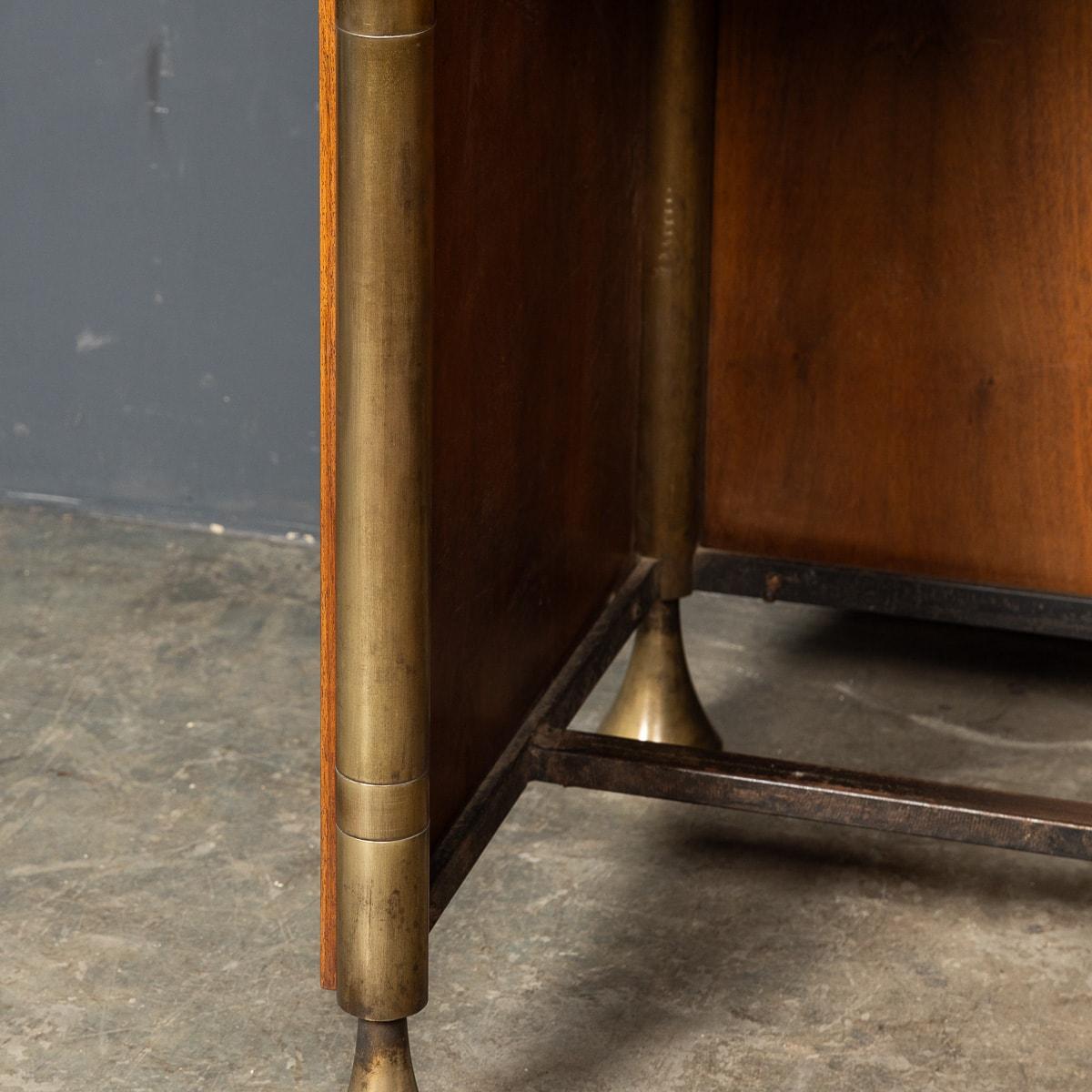 Élégante table italienne Art déco du 20ème siècle en laiton et acajou, vers 1930 en vente 6