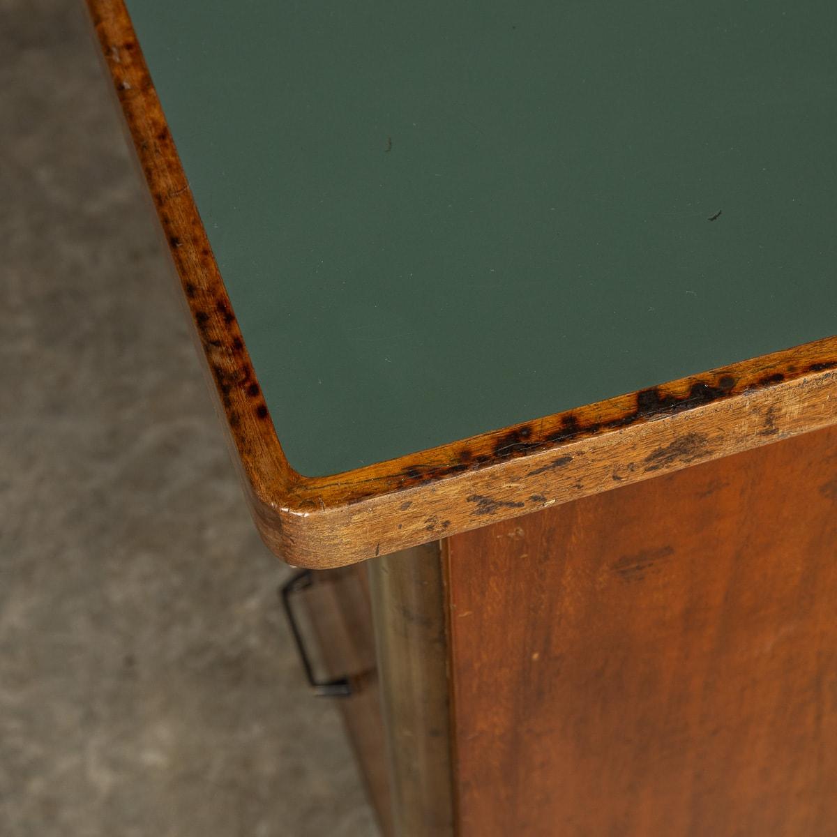 Élégante table italienne Art déco du 20ème siècle en laiton et acajou, vers 1930 en vente 9