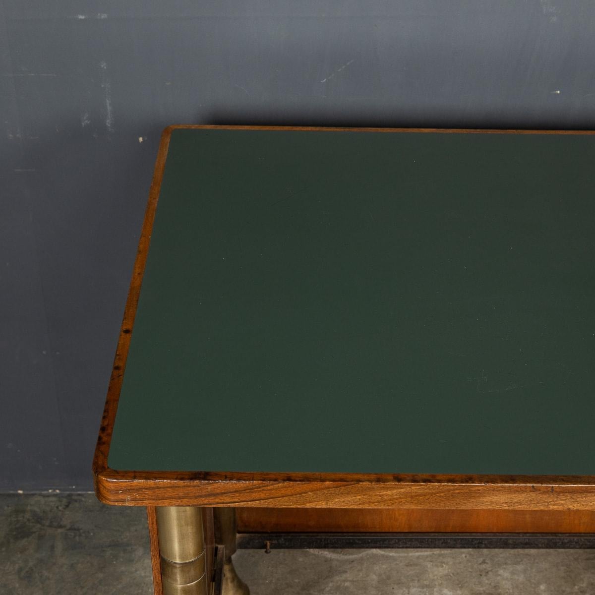 Élégante table italienne Art déco du 20ème siècle en laiton et acajou, vers 1930 en vente 1