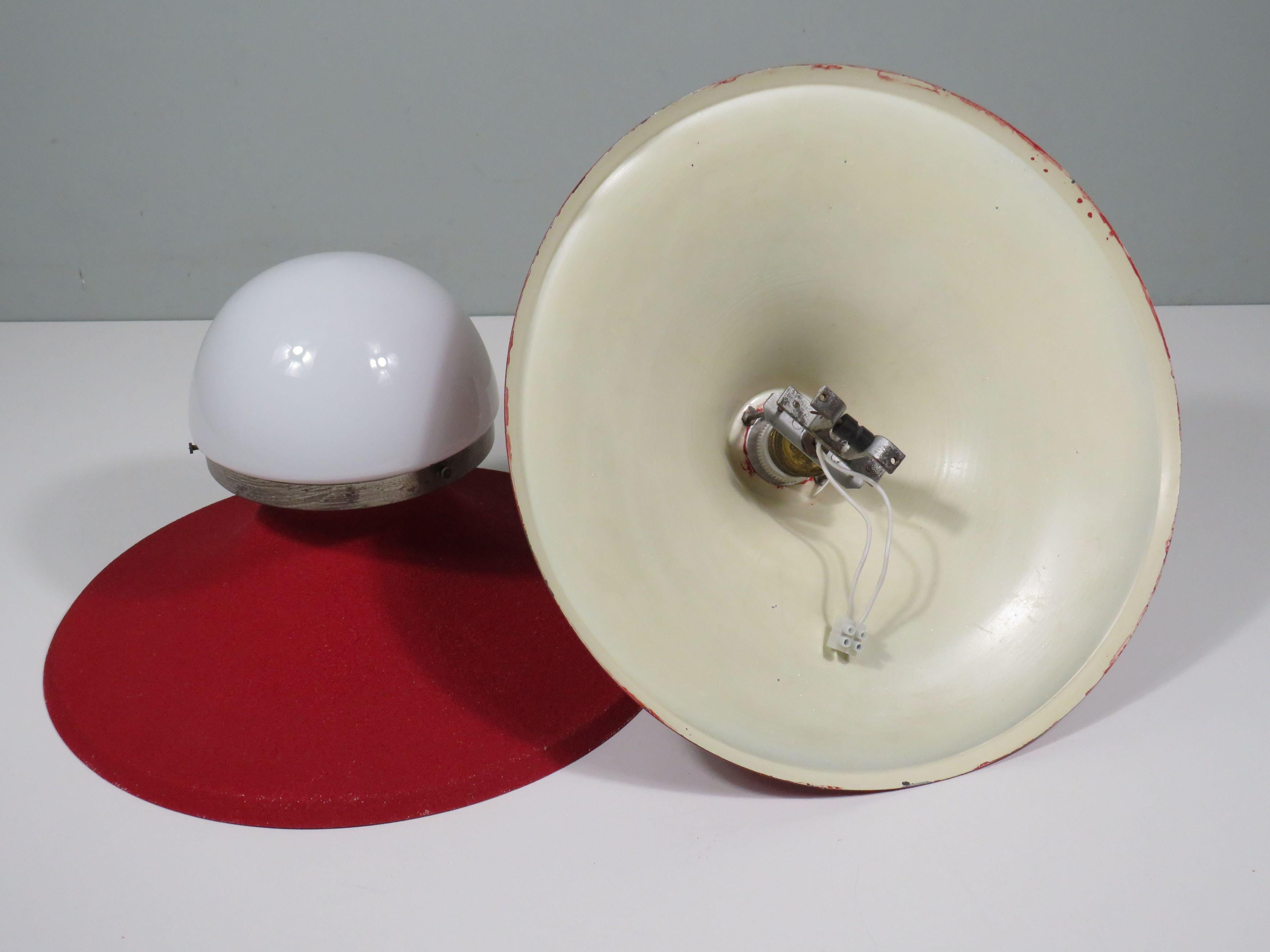 Lampada da parete o da soffitto in stile anni '50 - Linee fluide e texture sottile in vendita 4