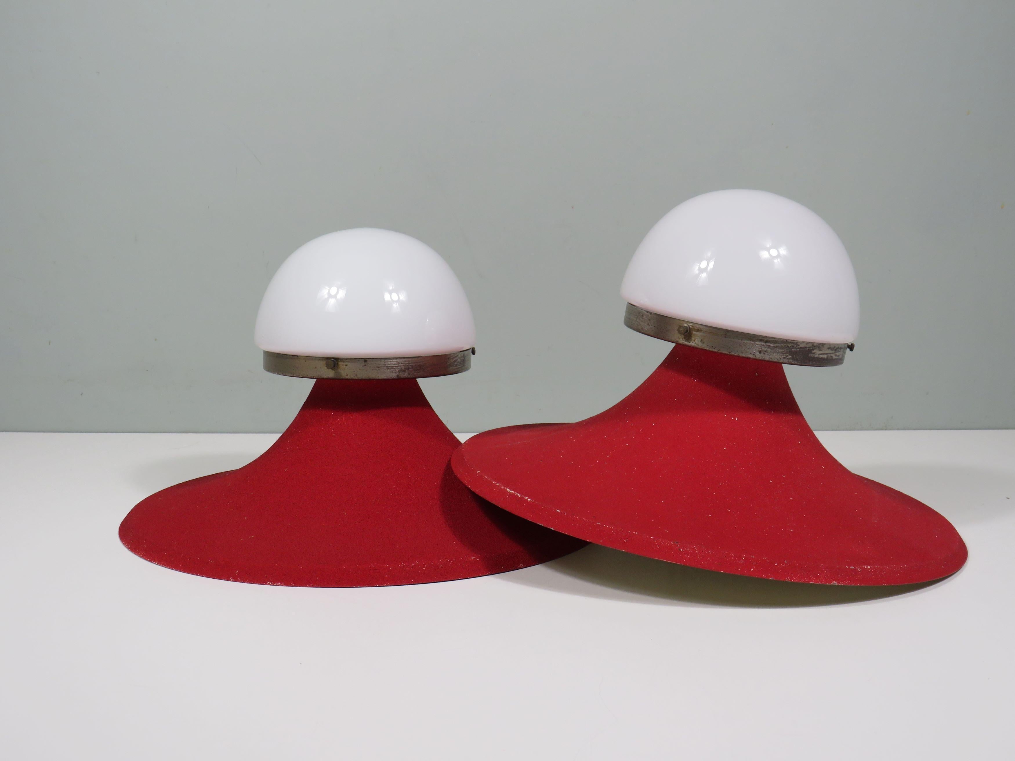 XX secolo Lampada da parete o da soffitto in stile anni '50 - Linee fluide e texture sottile in vendita