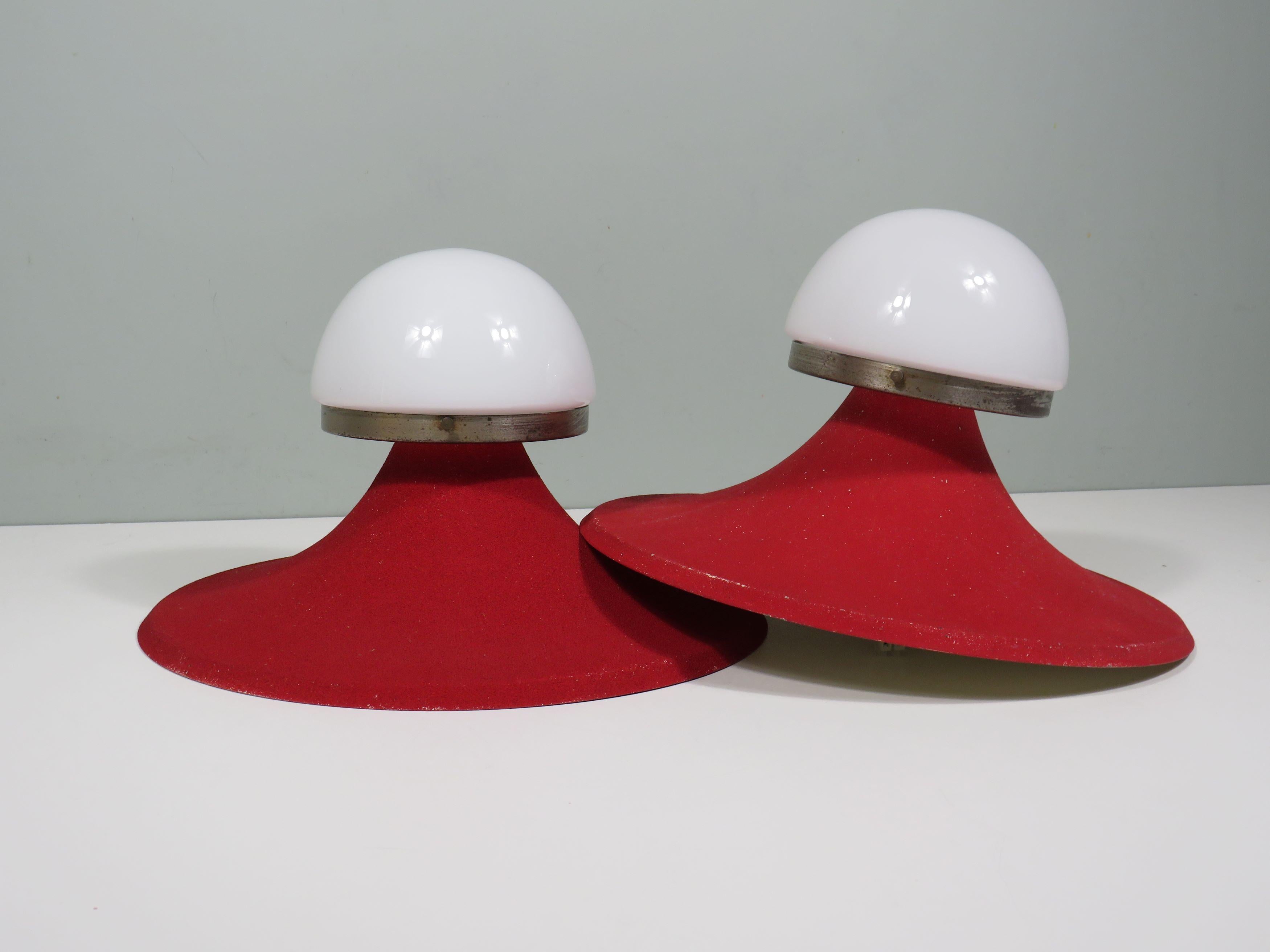 Metallo Lampada da parete o da soffitto in stile anni '50 - Linee fluide e texture sottile in vendita