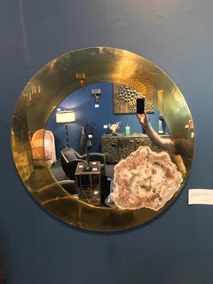 Miroir circulaire élégant en laiton buriné à l'acide et bois fossilisé de Georges Mathias