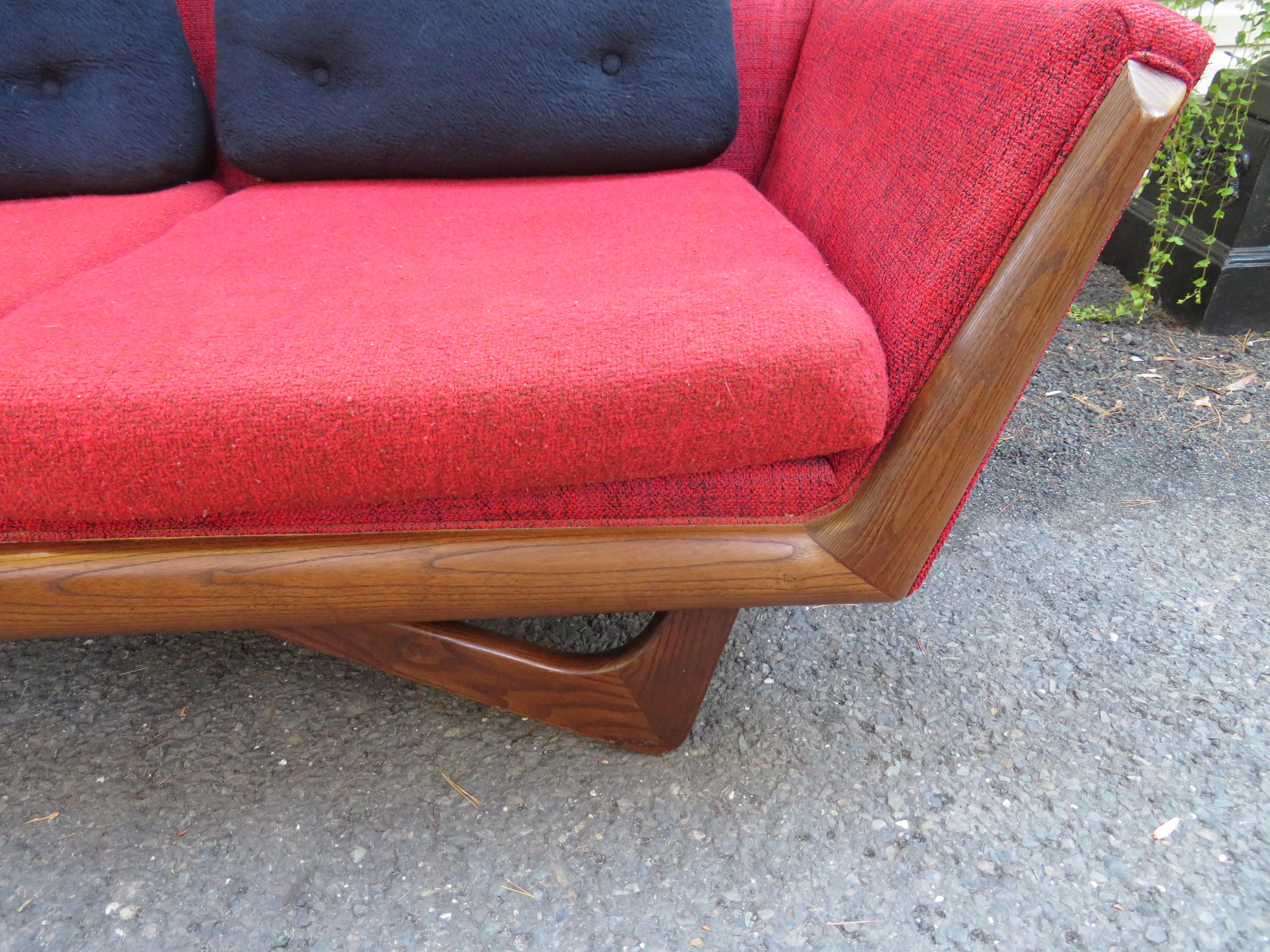 Stylish Adrian Pearsall Style Sculptural Walnut Sofa Midcentury In Good Condition For Sale In Pemberton, NJ