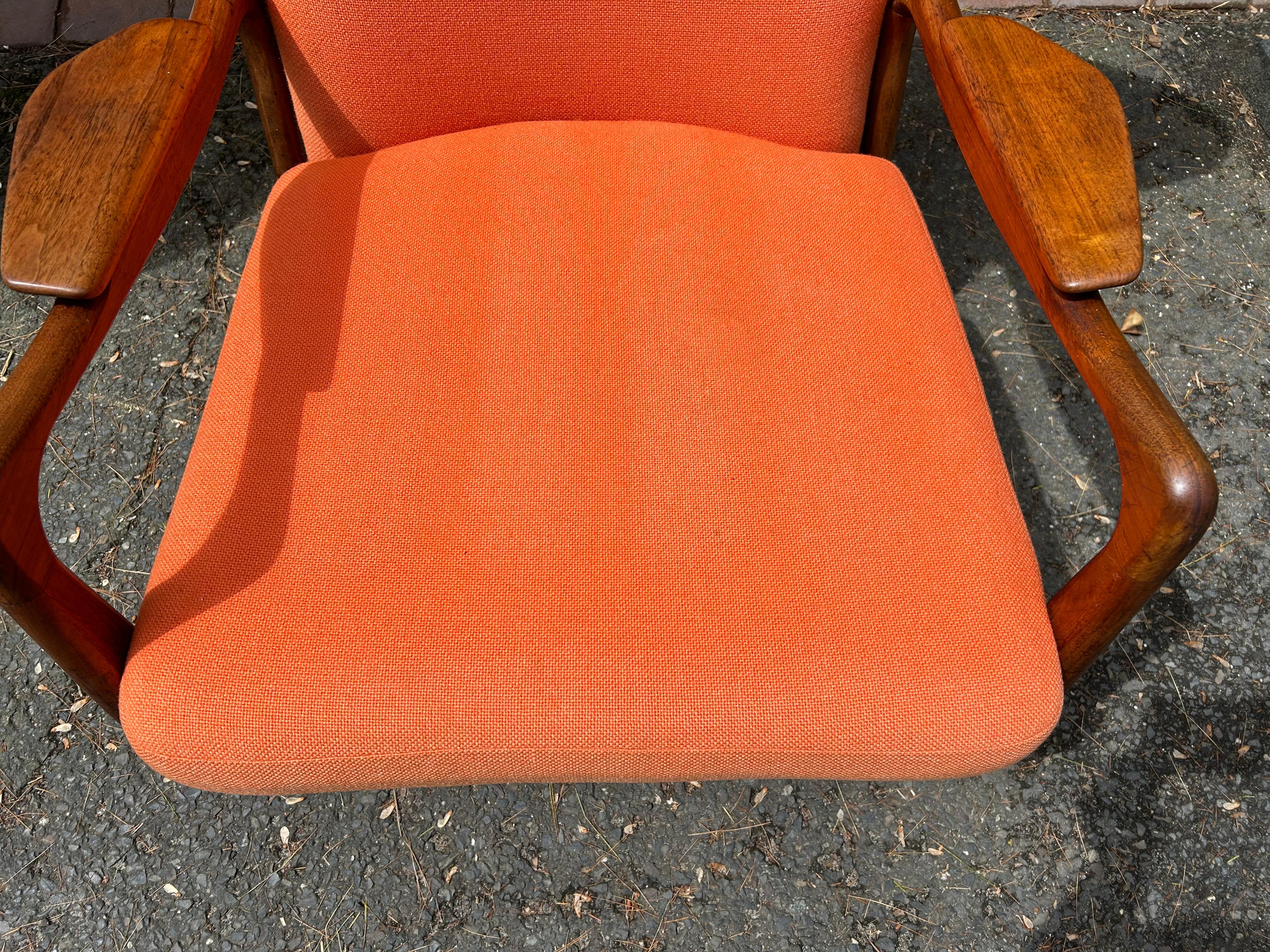 Stylish Adrian Pearsall Wing Back Sculptural Walnut Lounge Chair Mid-Century For Sale 3