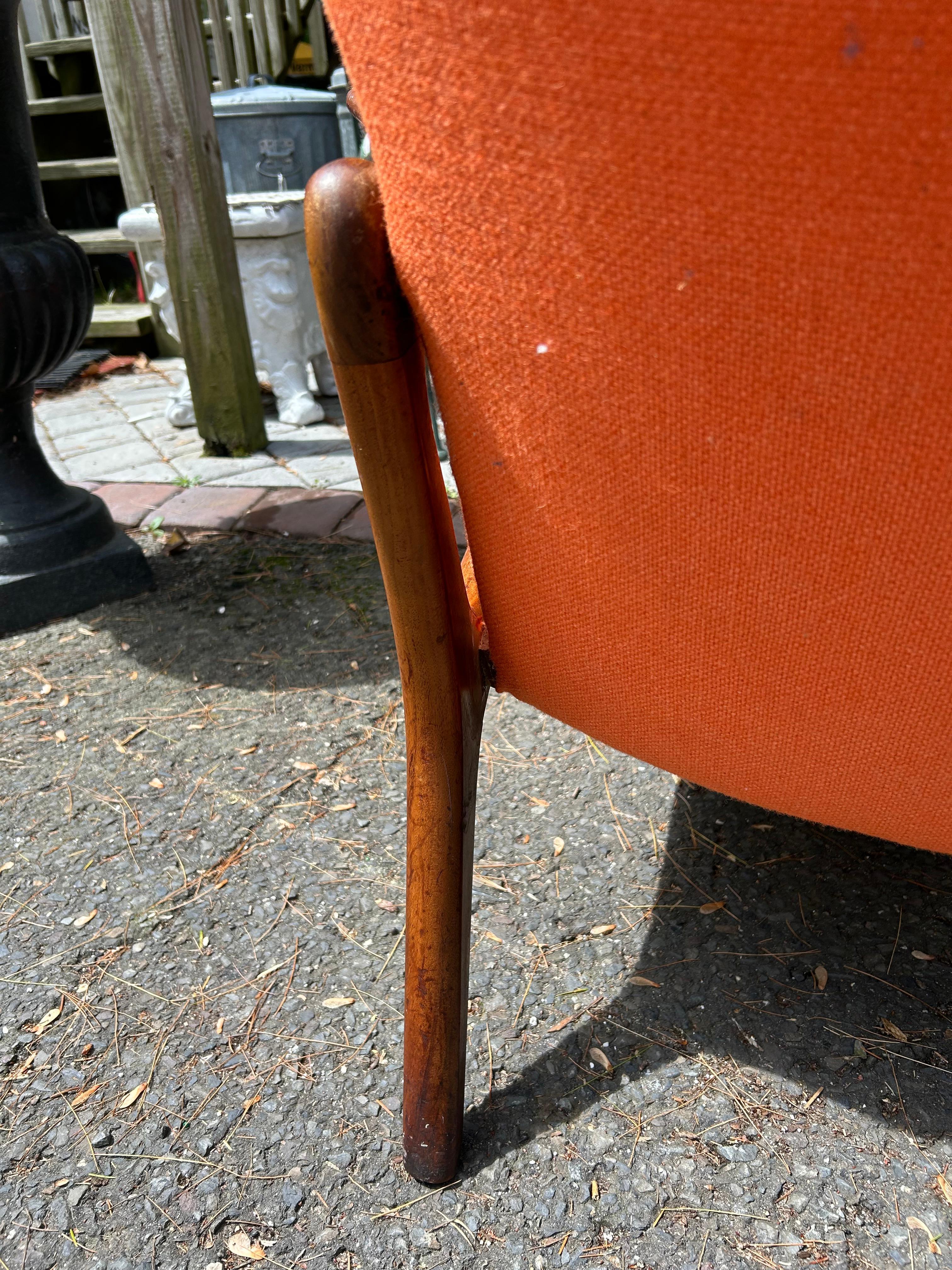 Chaise longue en noyer sculpturale à dossier en aile Adrian Pearsall Mid-Century en vente 6
