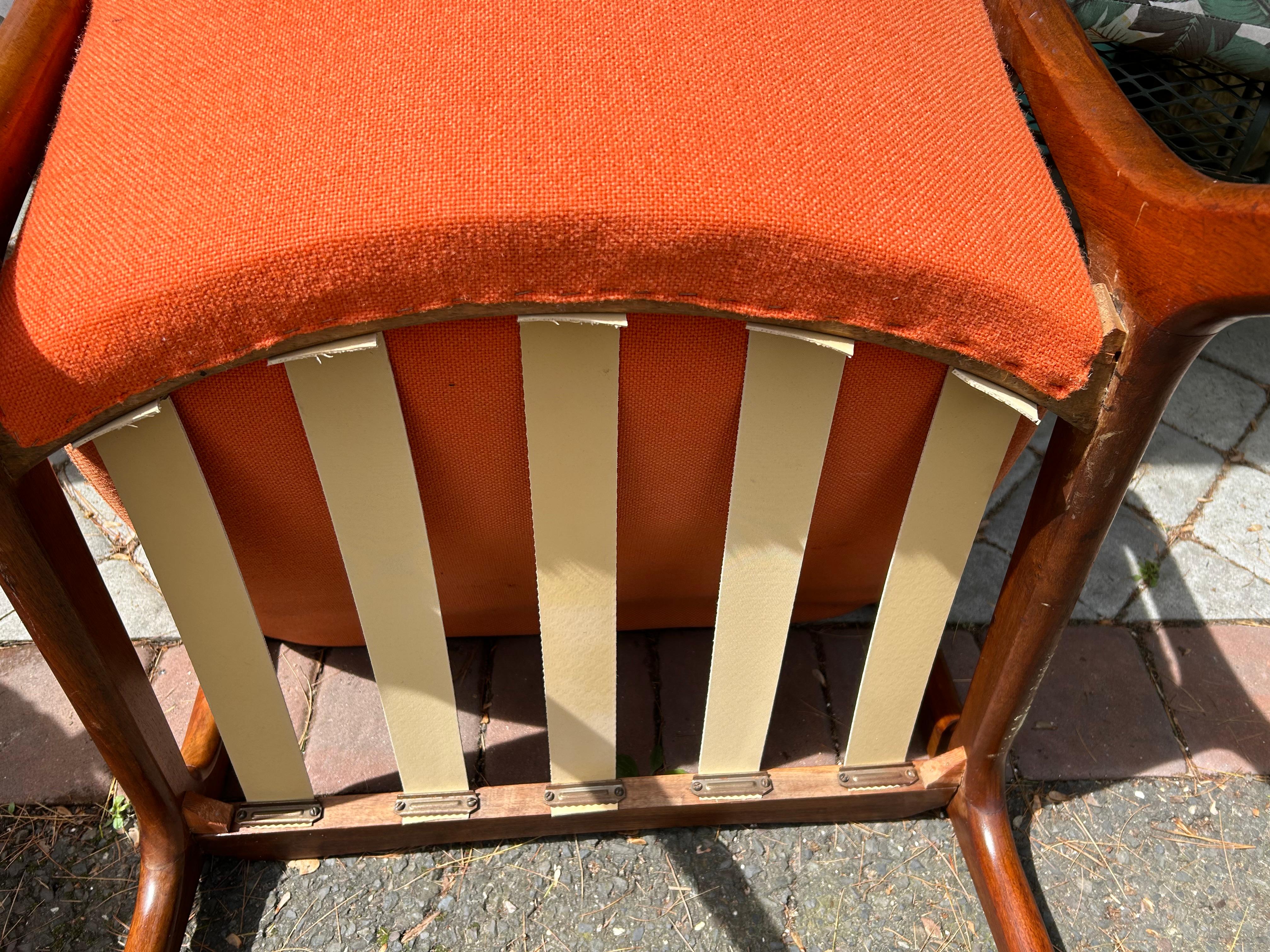 Chaise longue en noyer sculpturale à dossier en aile Adrian Pearsall Mid-Century en vente 7