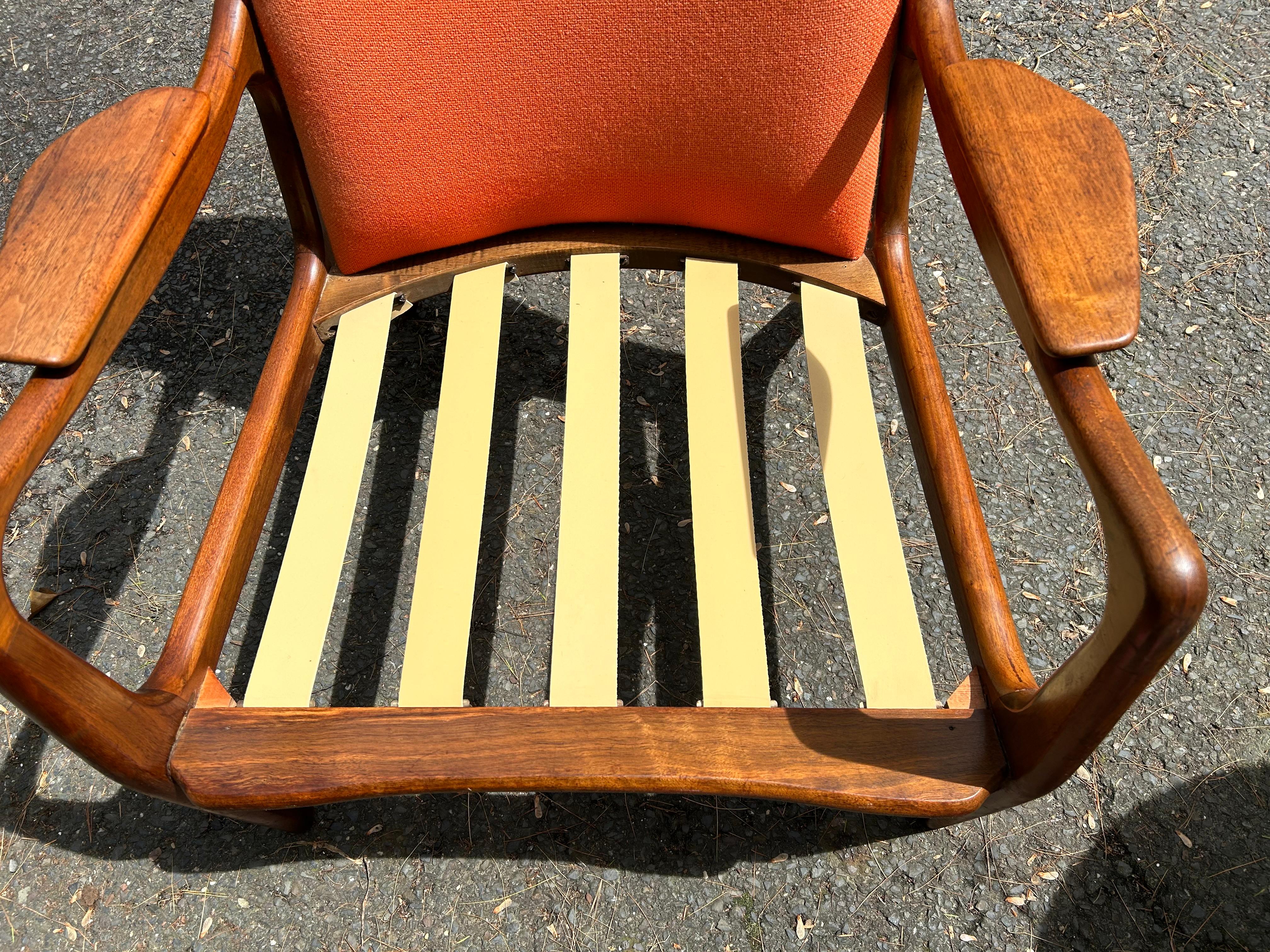 Chaise longue en noyer sculpturale à dossier en aile Adrian Pearsall Mid-Century en vente 8