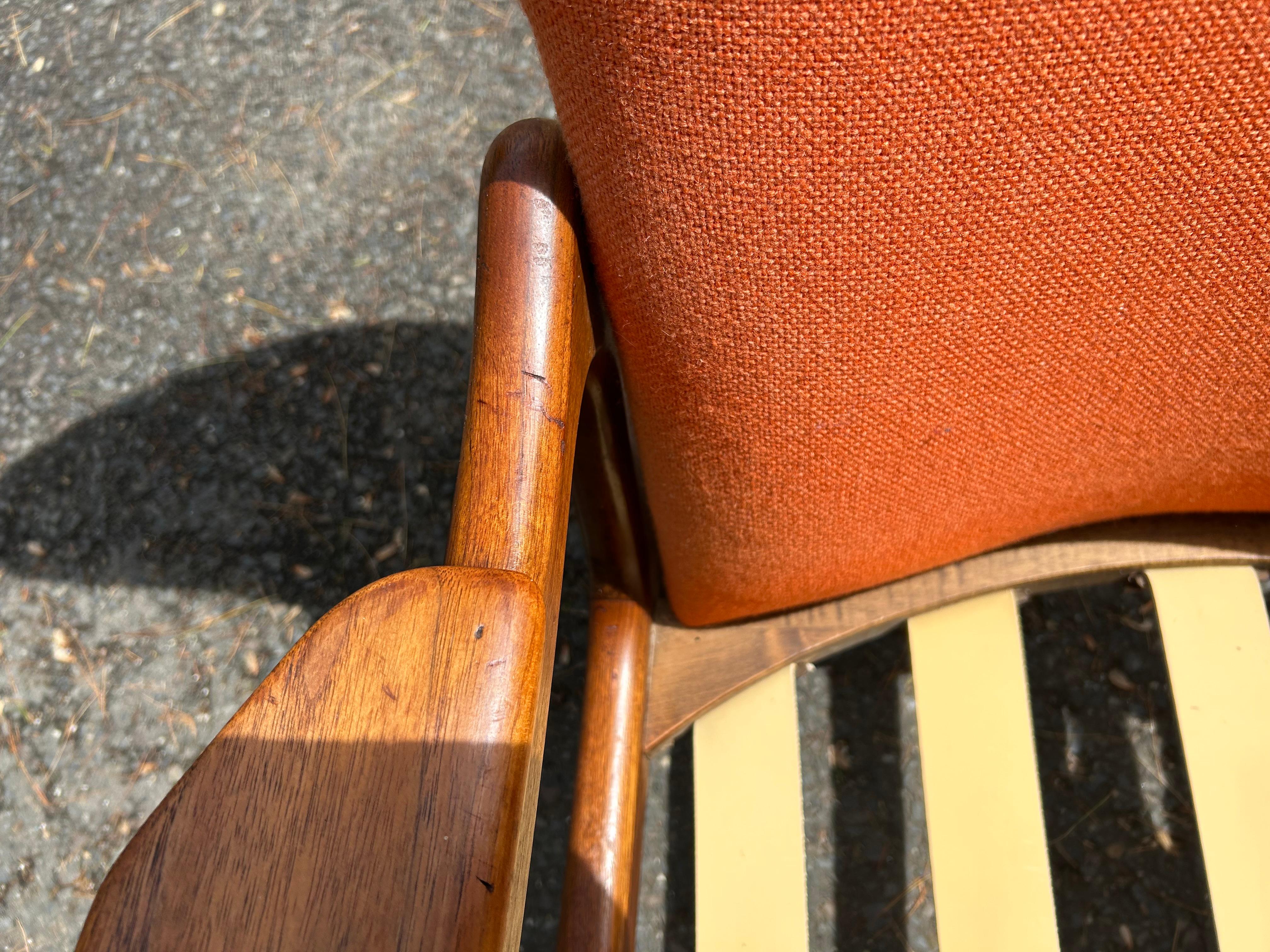 Chaise longue en noyer sculpturale à dossier en aile Adrian Pearsall Mid-Century en vente 9