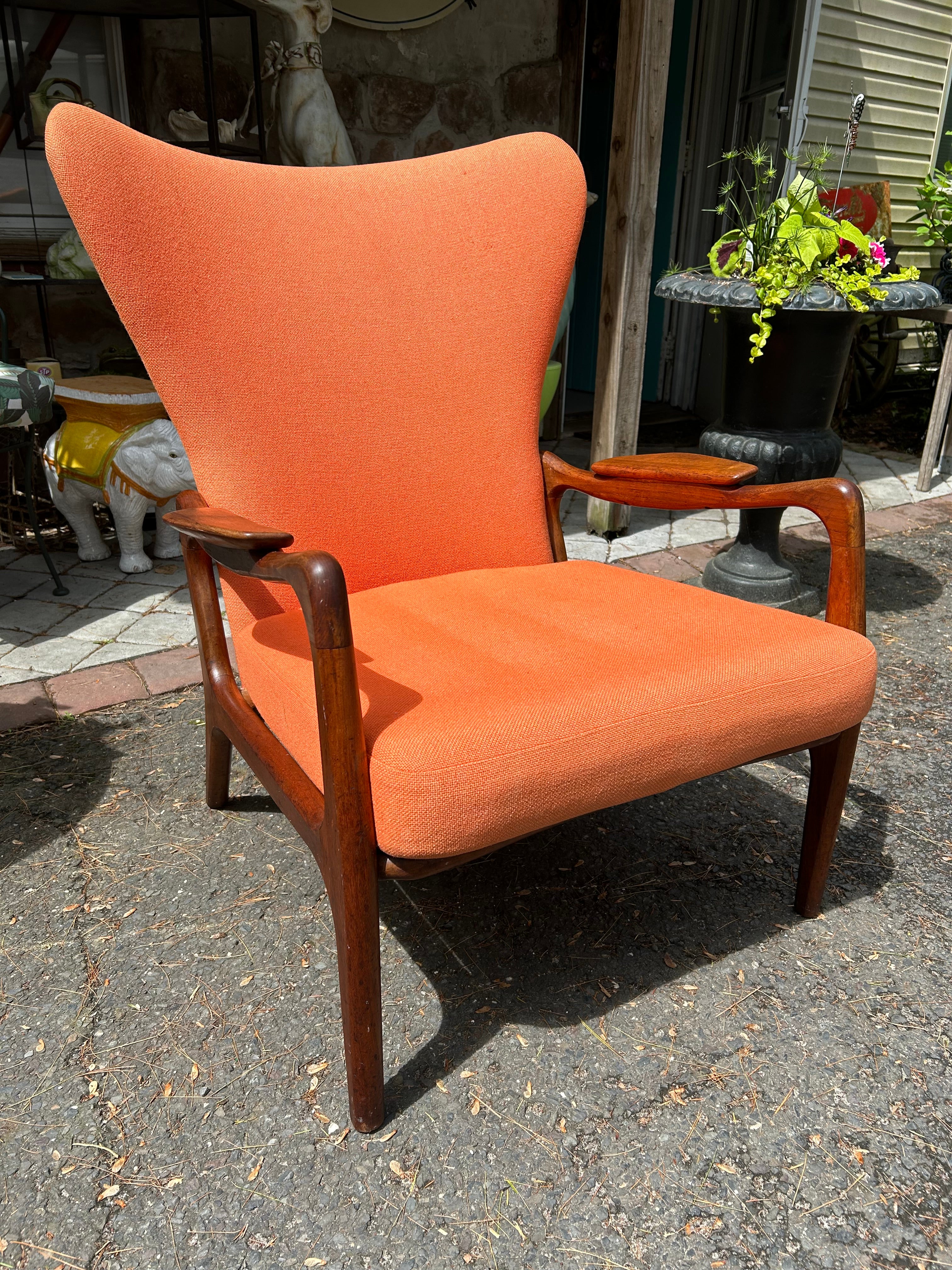 Chaise longue en noyer sculpturale à dossier en aile Adrian Pearsall Mid-Century en vente 10