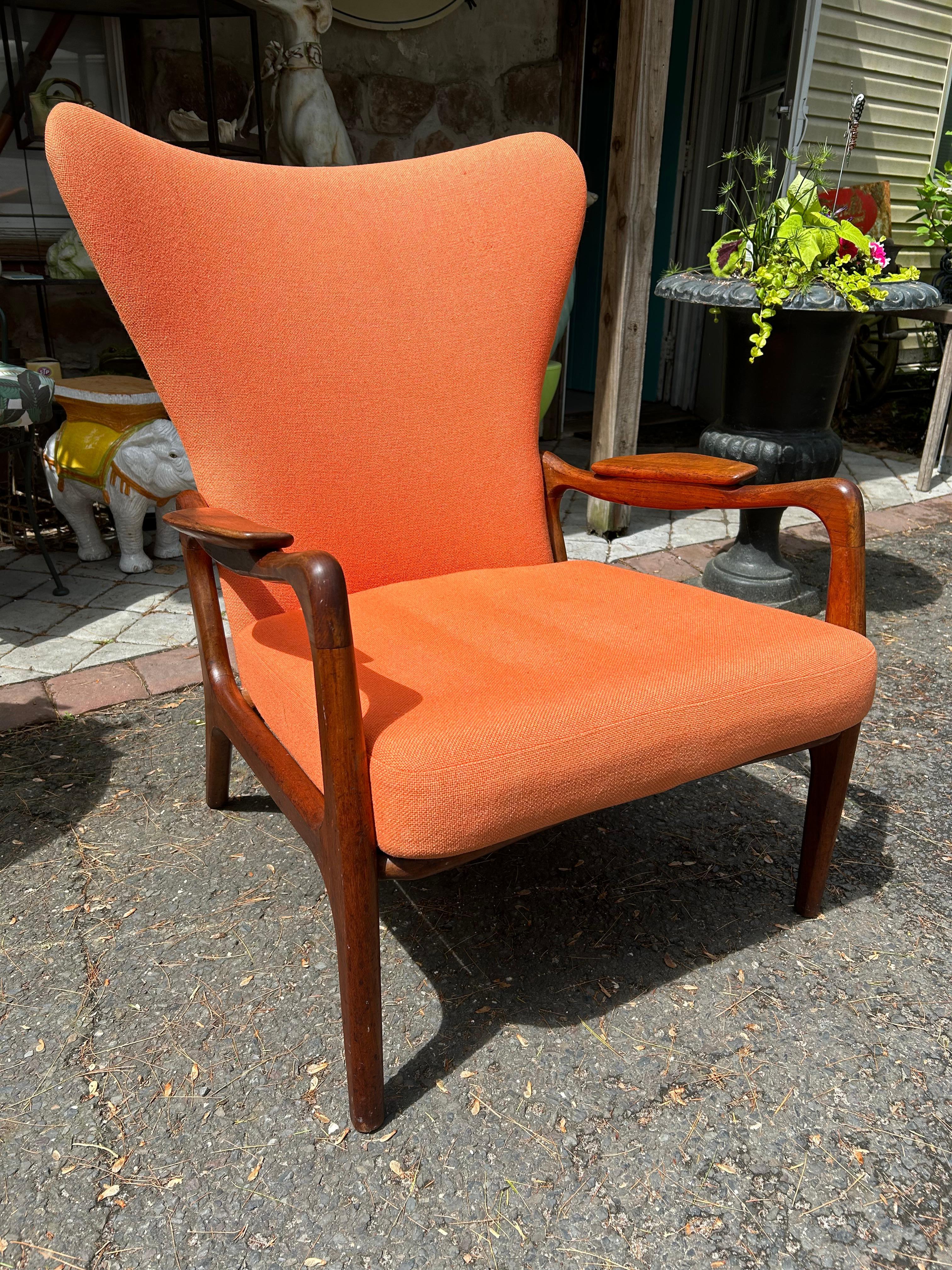 Mid-20th Century Stylish Adrian Pearsall Wing Back Sculptural Walnut Lounge Chair Mid-Century For Sale