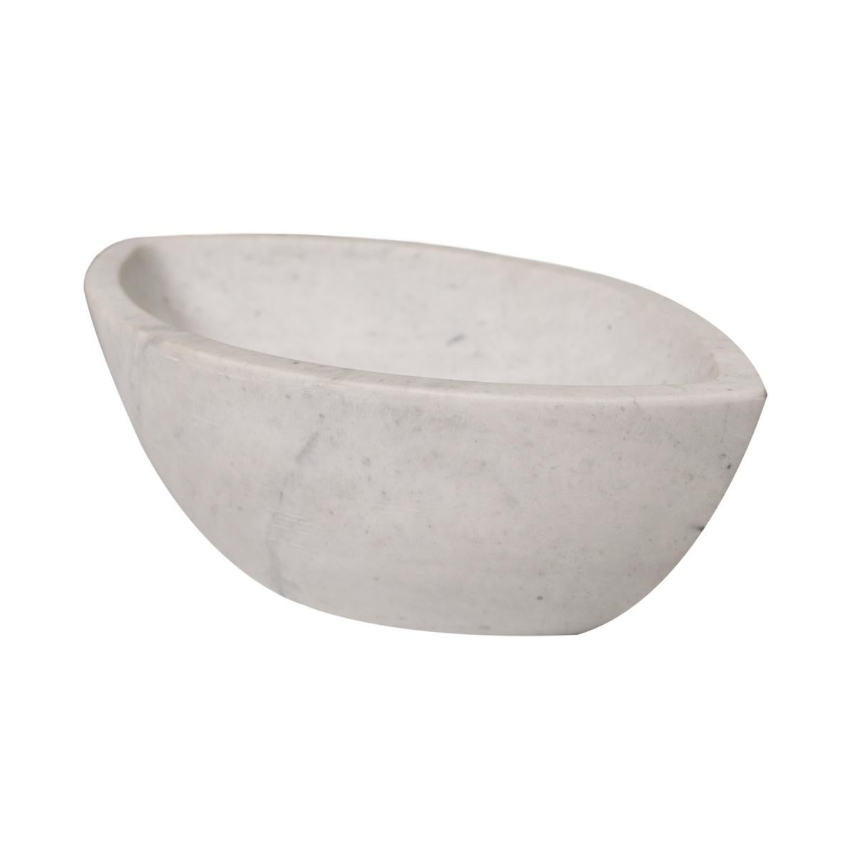 Neoclassical Stylish and Luxurious Carrara Marble Mortar Eye For Sale