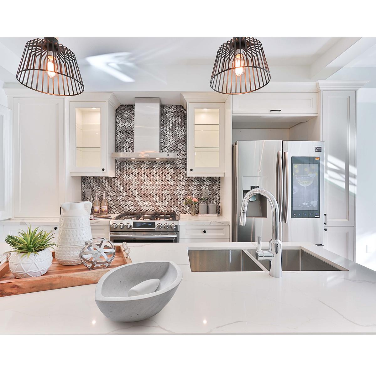 Stylish and Luxurious Carrara Marble Mortar Eye In New Condition For Sale In Palermo, IT