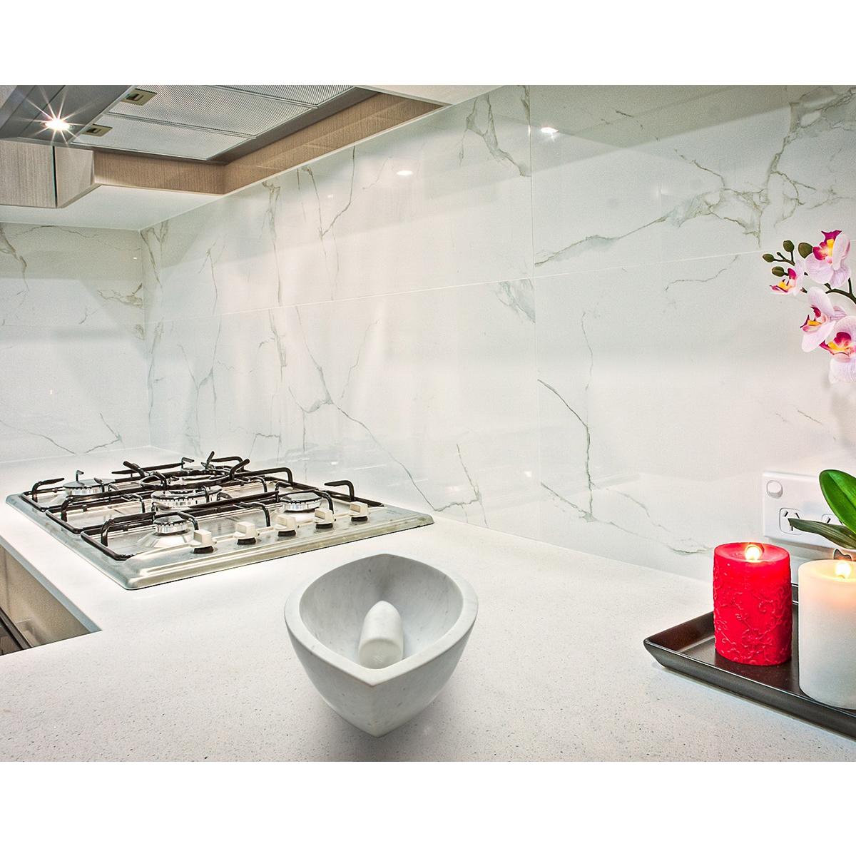 Contemporary Stylish and Luxurious Carrara Marble Mortar Eye For Sale