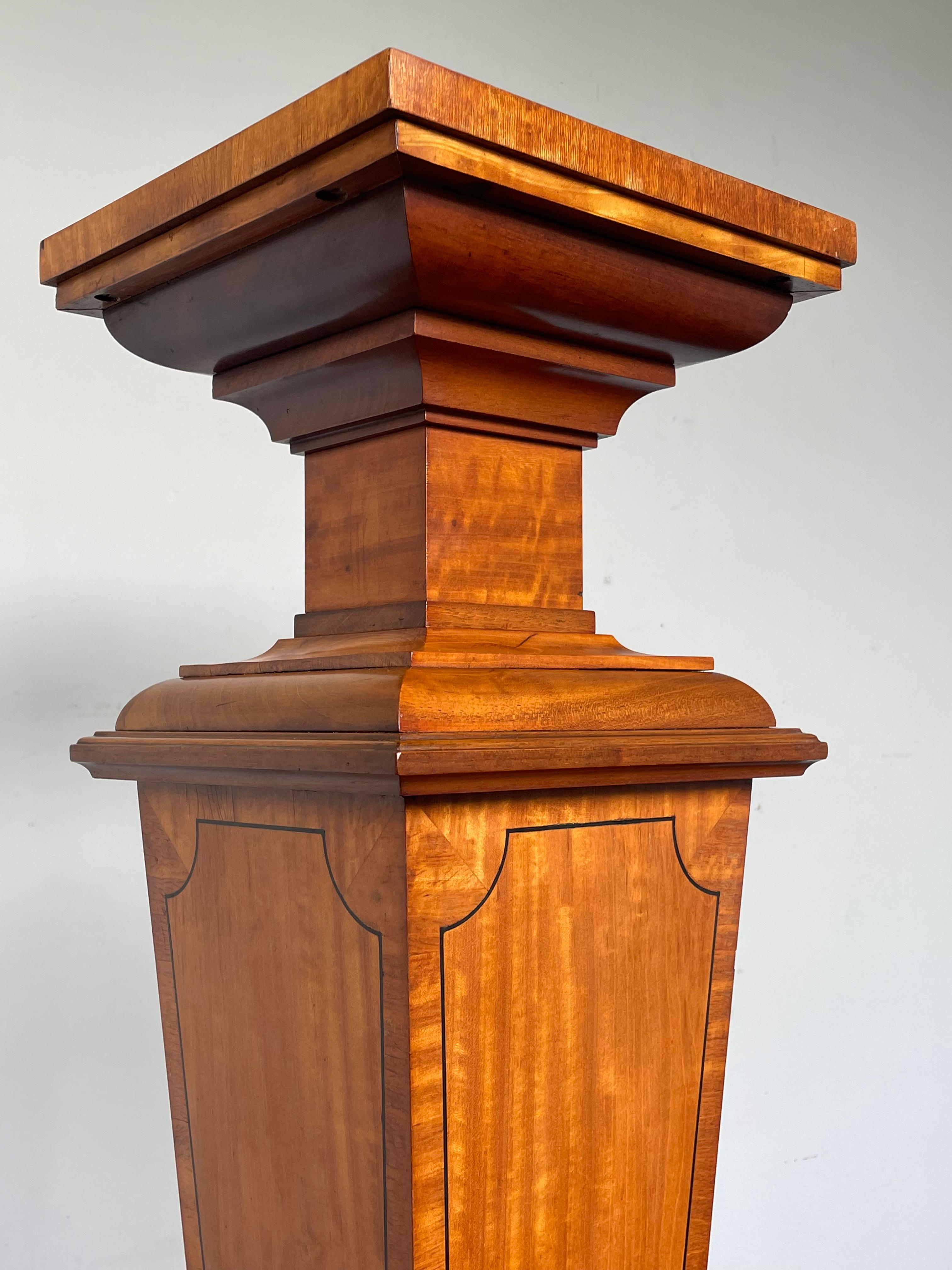 Wonderful column for displaying a work of art or otherwise.

This antique and classical design pedestal is perfect for showcasing an antique sculpture, vase or bust. Almost every color will contrast beautifully against the predominantly light