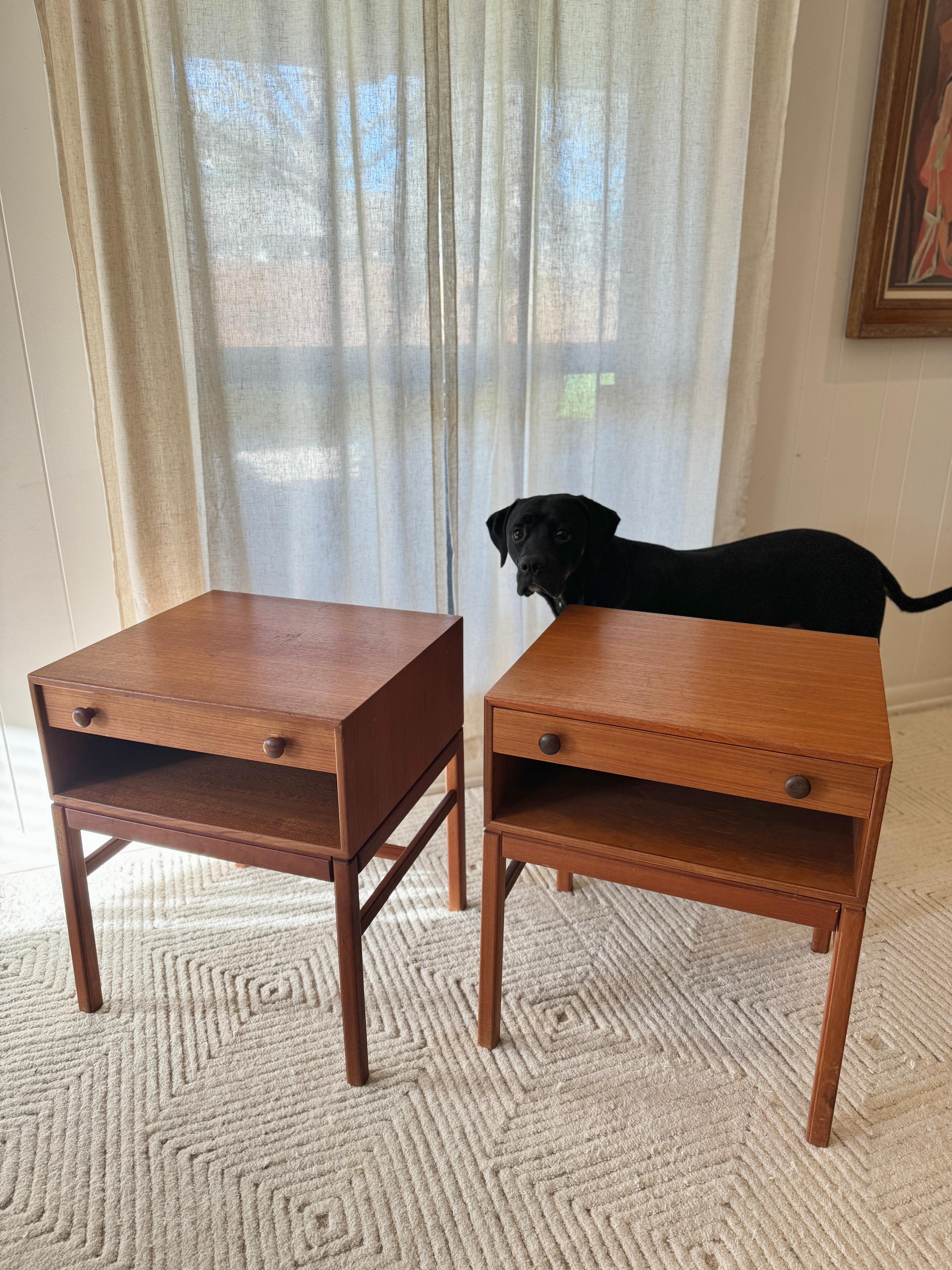 Stylish and very well made mid century modern  side tables in teak, circa 1960s For Sale 3