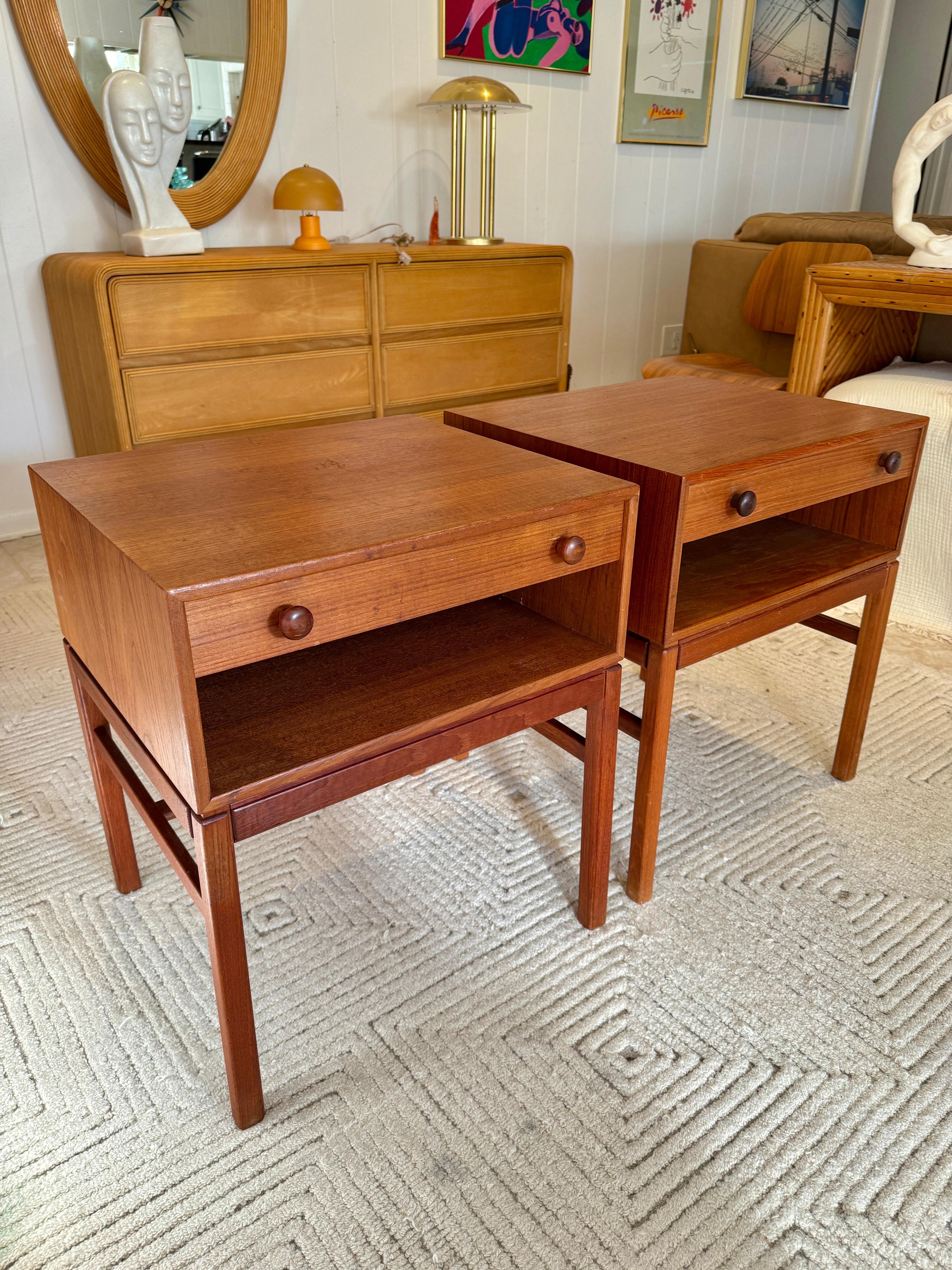 Veneer Stylish and very well made mid century modern  side tables in teak, circa 1960s For Sale