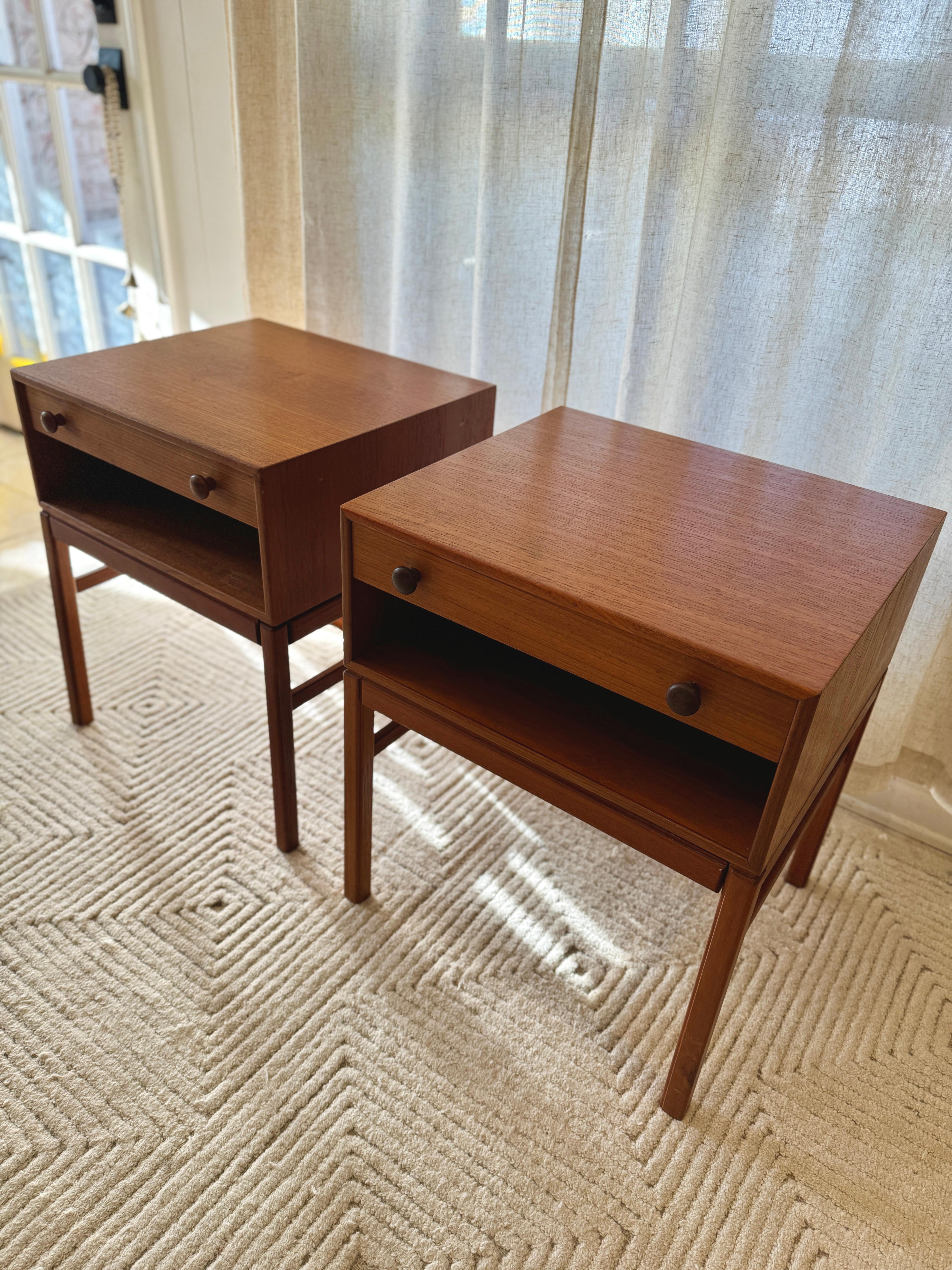 Stylish and very well made mid century modern  side tables in teak, circa 1960s For Sale 1