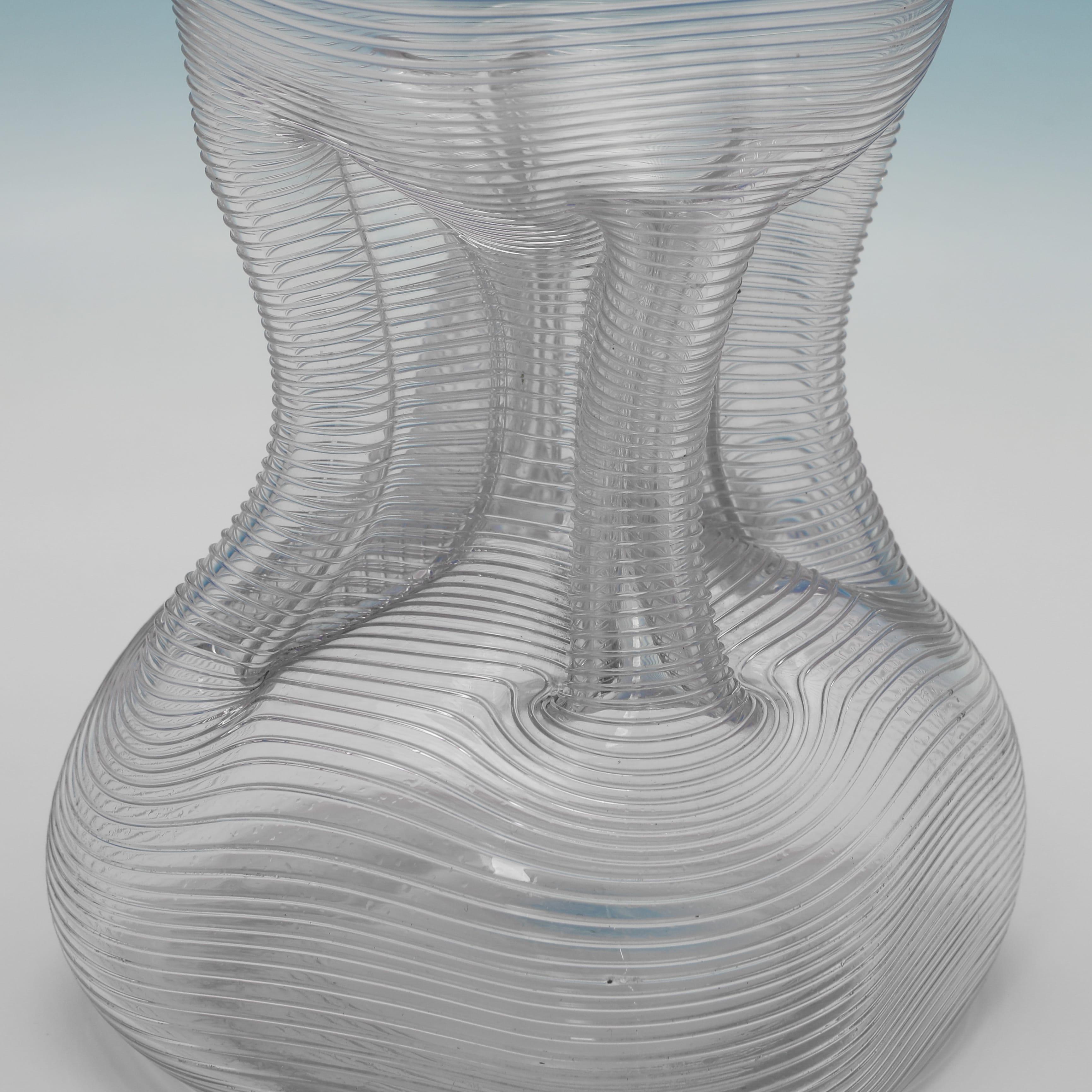 Anglais Carafe à décanter ancienne en verre et argent sterling fabriquée en 1896. en vente