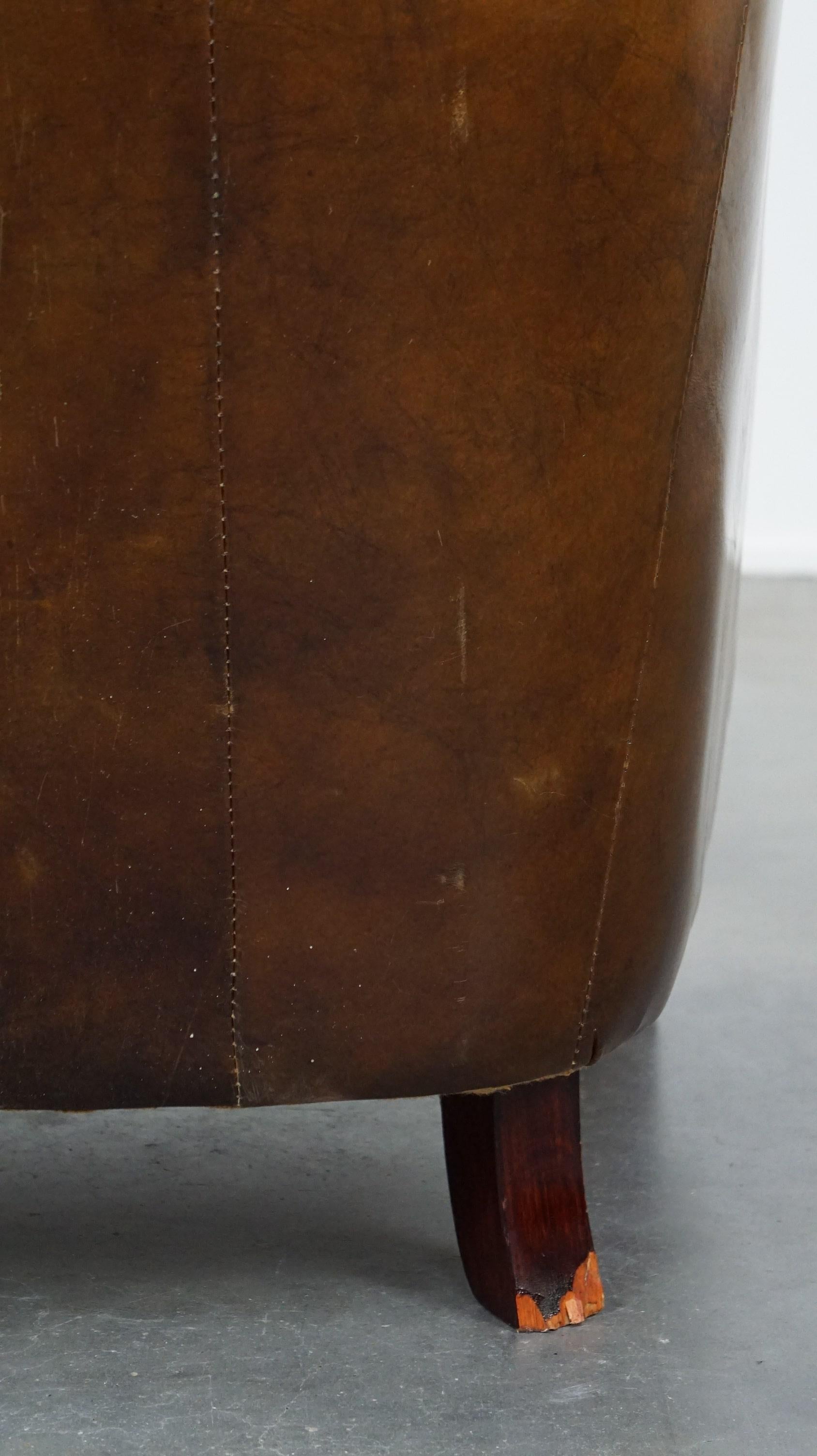 Fauteuil élégant en cuir de vache au design unique et au magnifique finition en vente 4