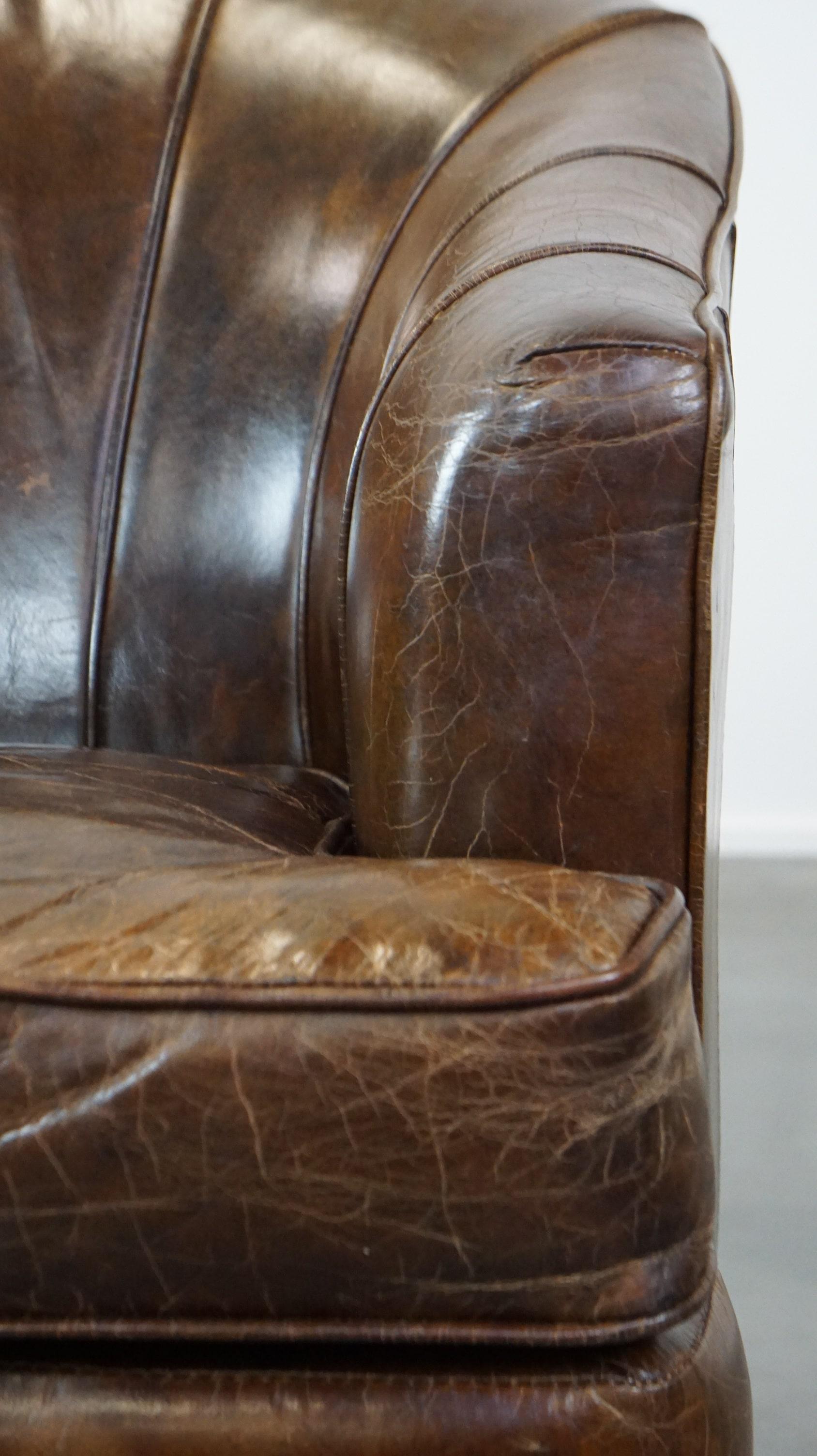 Fauteuil élégant en cuir de vache au design unique et au magnifique finition en vente 7