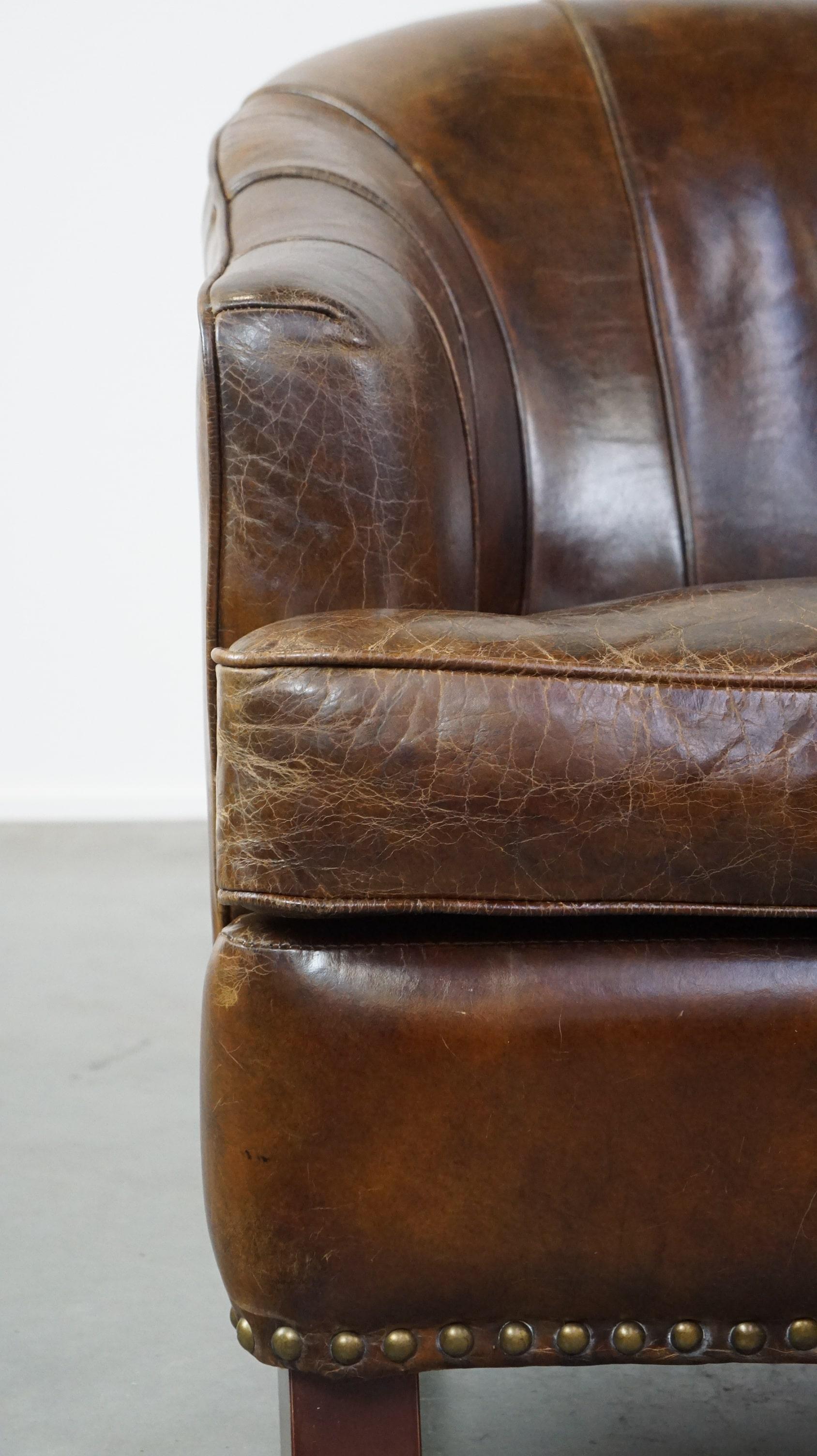 Fauteuil élégant en cuir de vache au design unique et au magnifique finition en vente 8