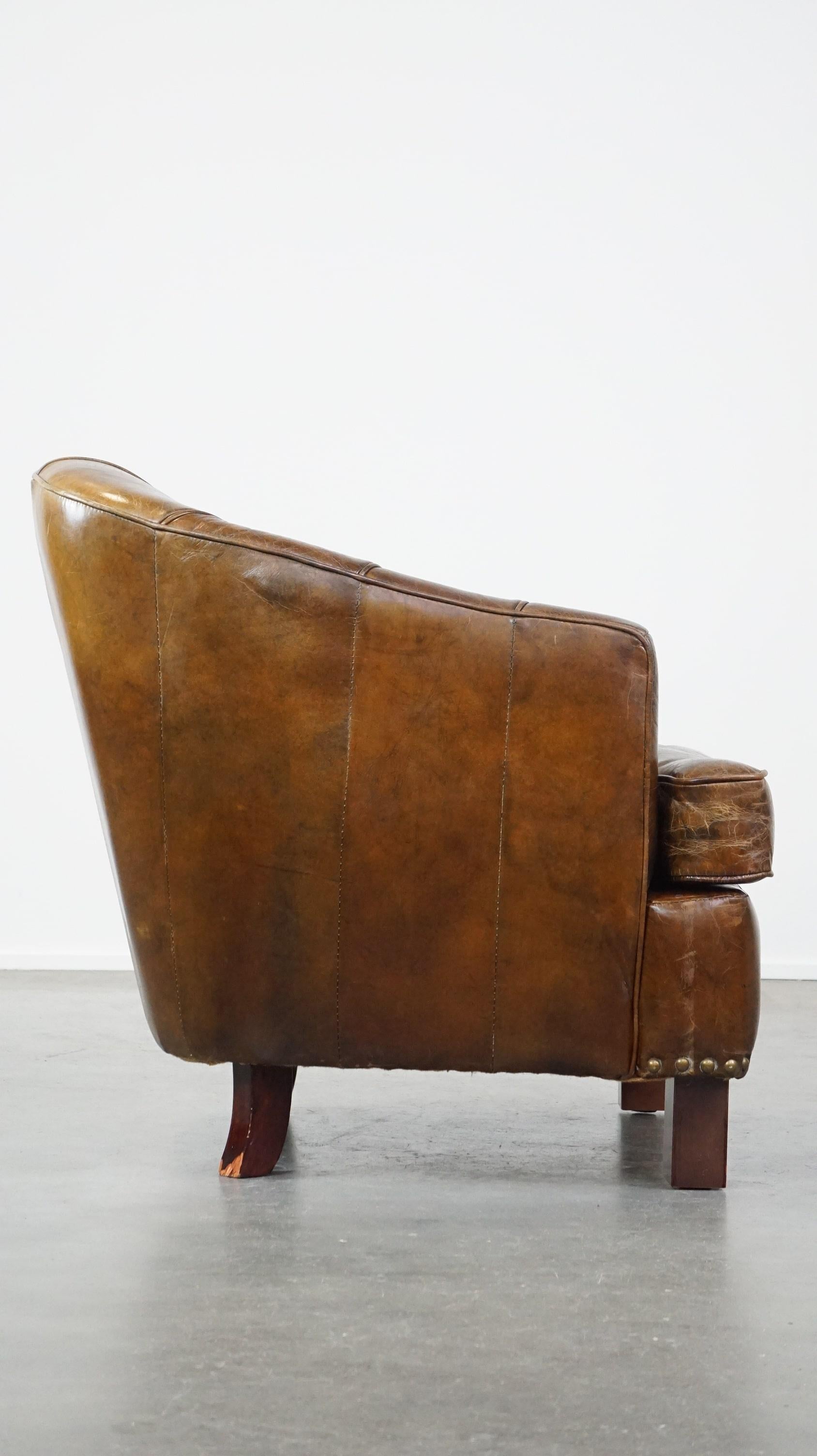 Fait main Fauteuil élégant en cuir de vache au design unique et au magnifique finition en vente
