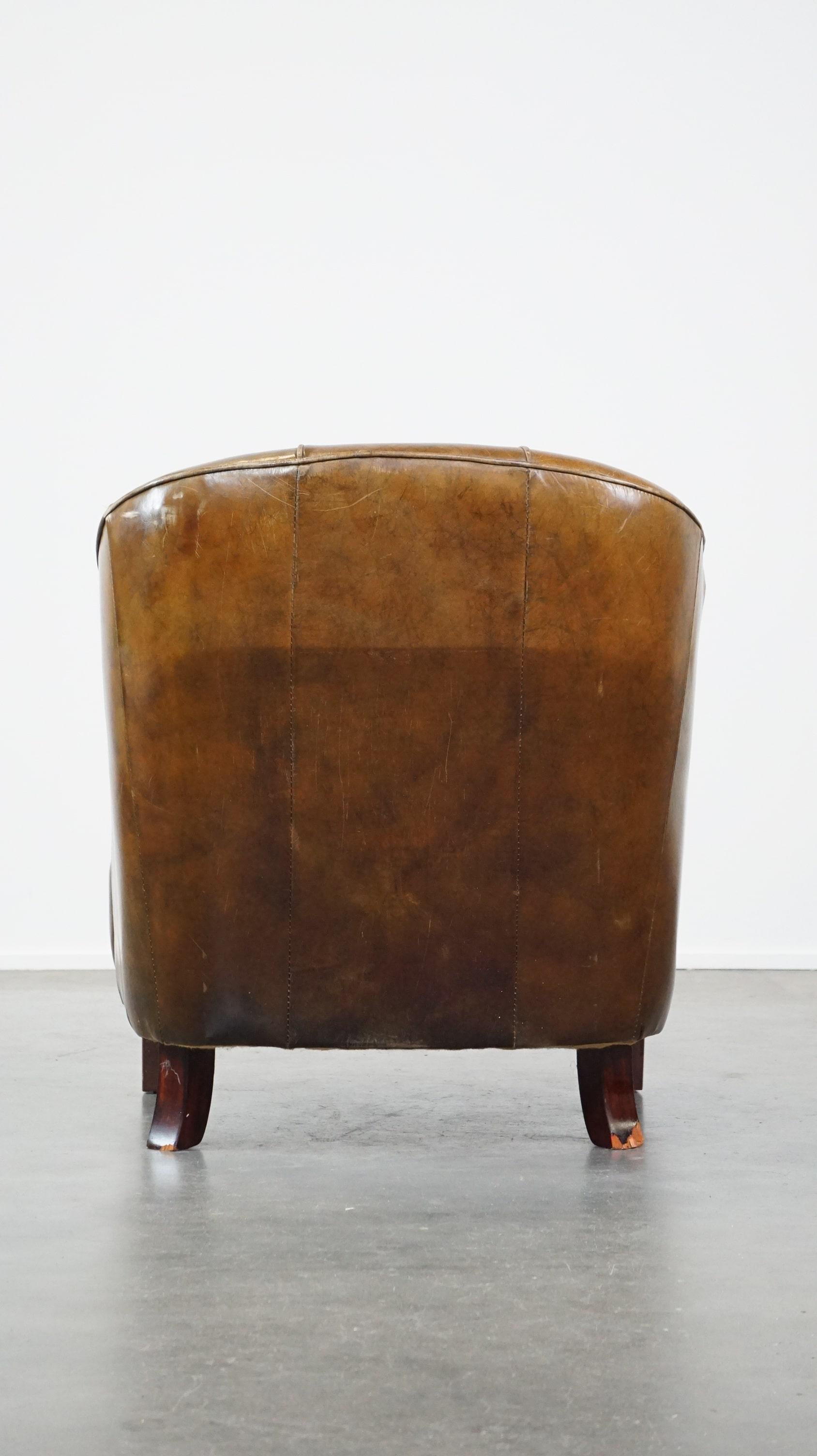 Fauteuil élégant en cuir de vache au design unique et au magnifique finition État moyen - En vente à Harderwijk, NL