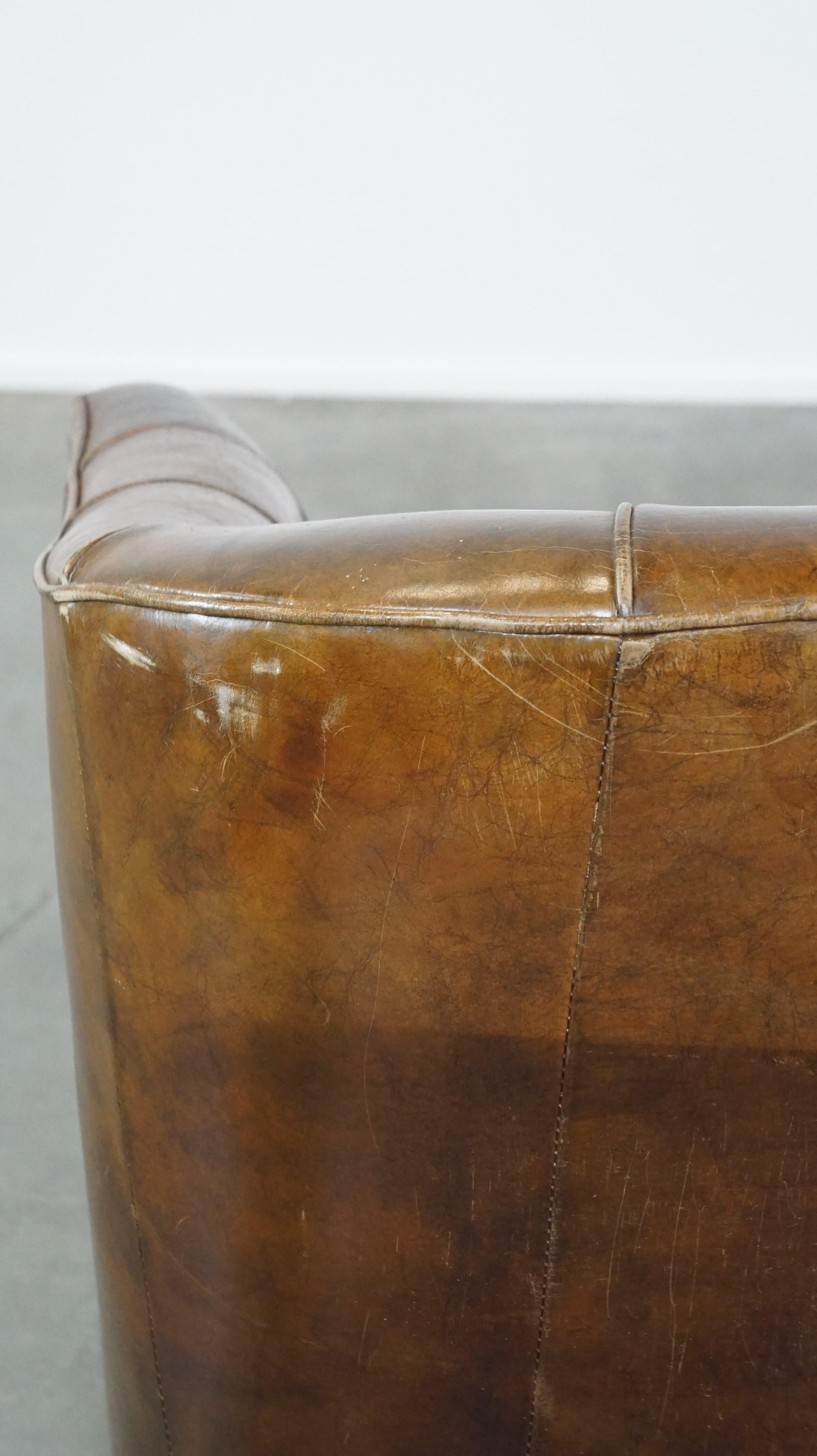 Fauteuil élégant en cuir de vache au design unique et au magnifique finition en vente 3