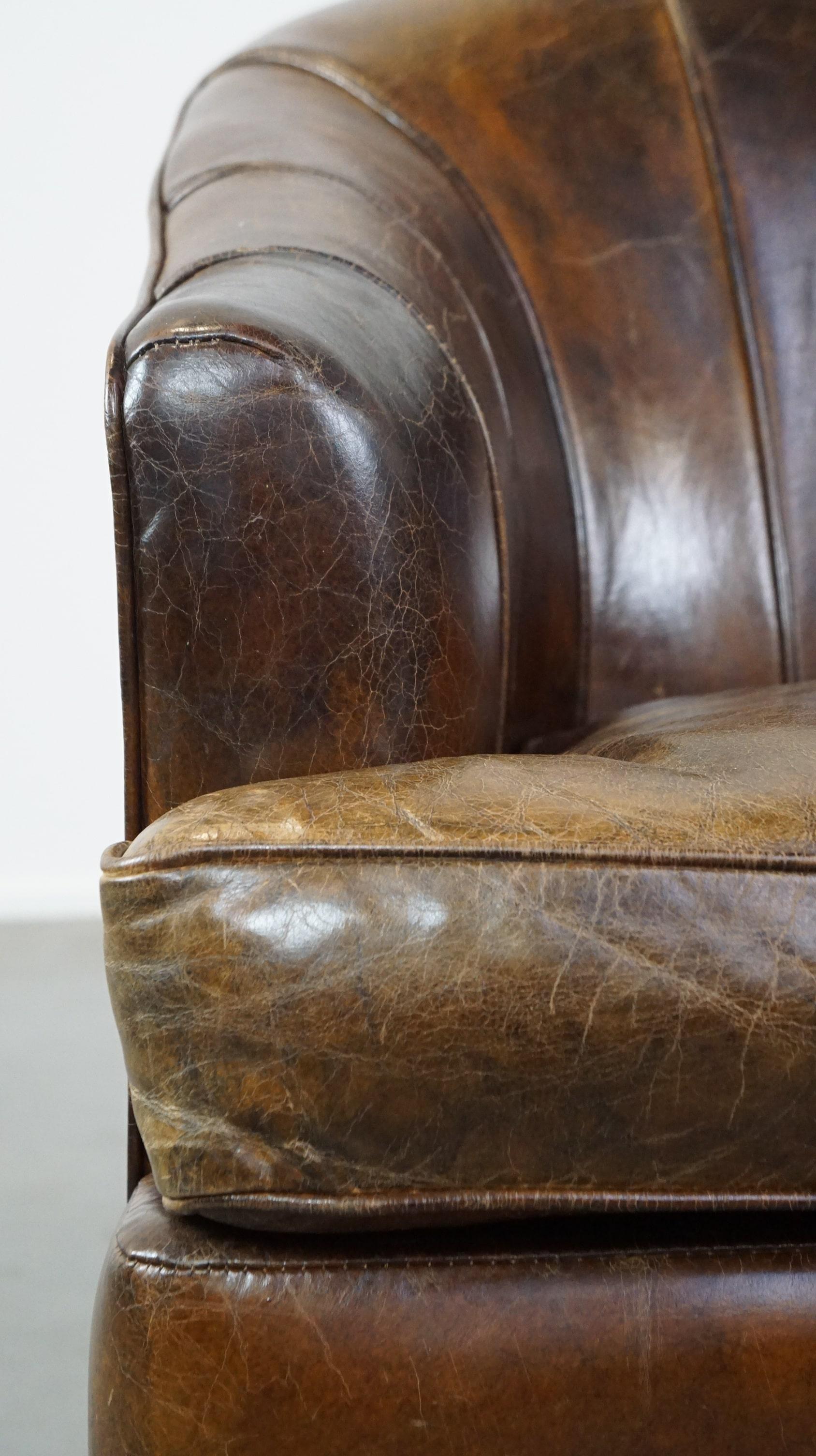Fauteuil élégant au design unique et à la belle finition, en cuir en vente 4