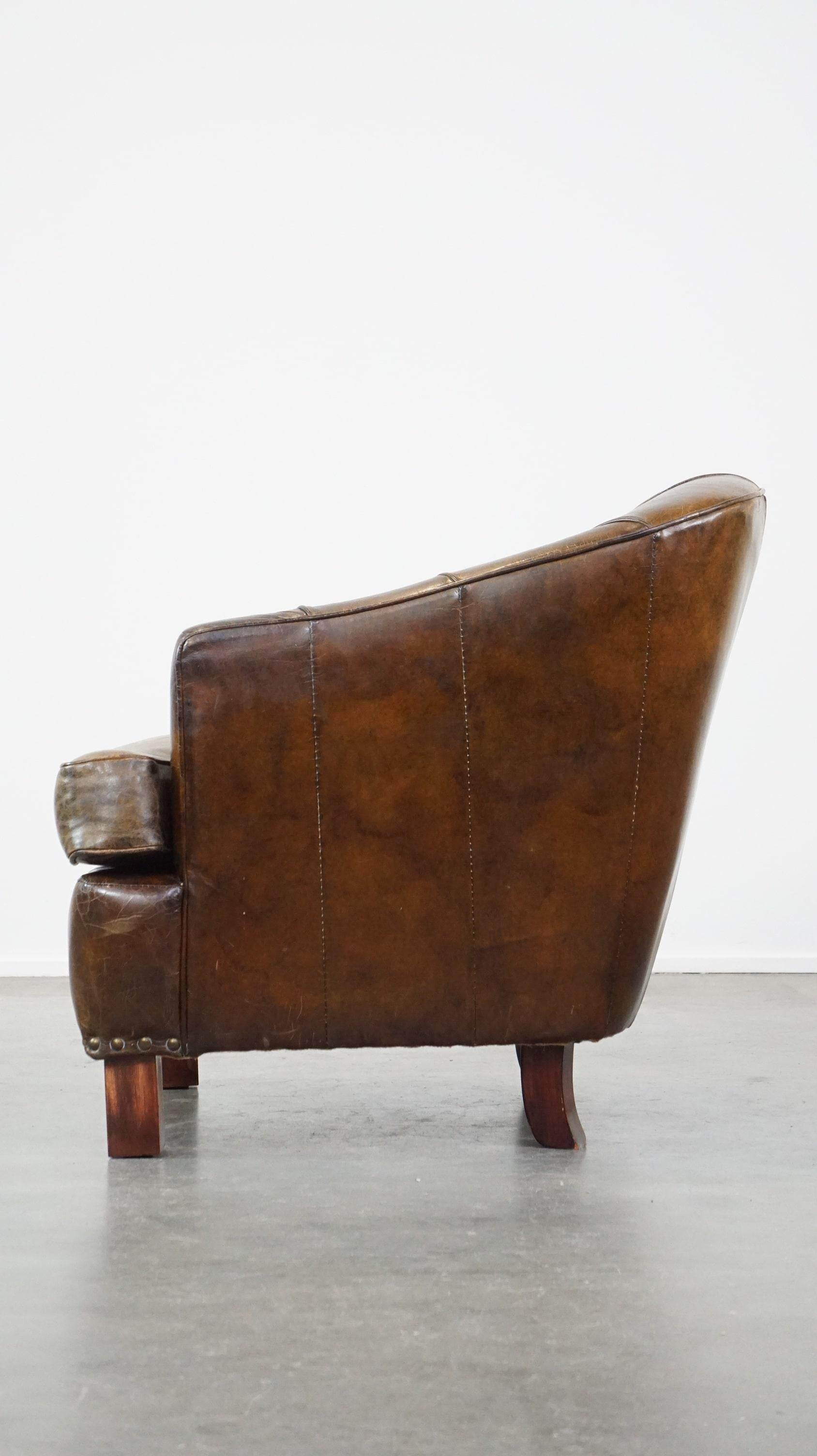 20ième siècle Fauteuil élégant au design unique et à la belle finition, en cuir en vente