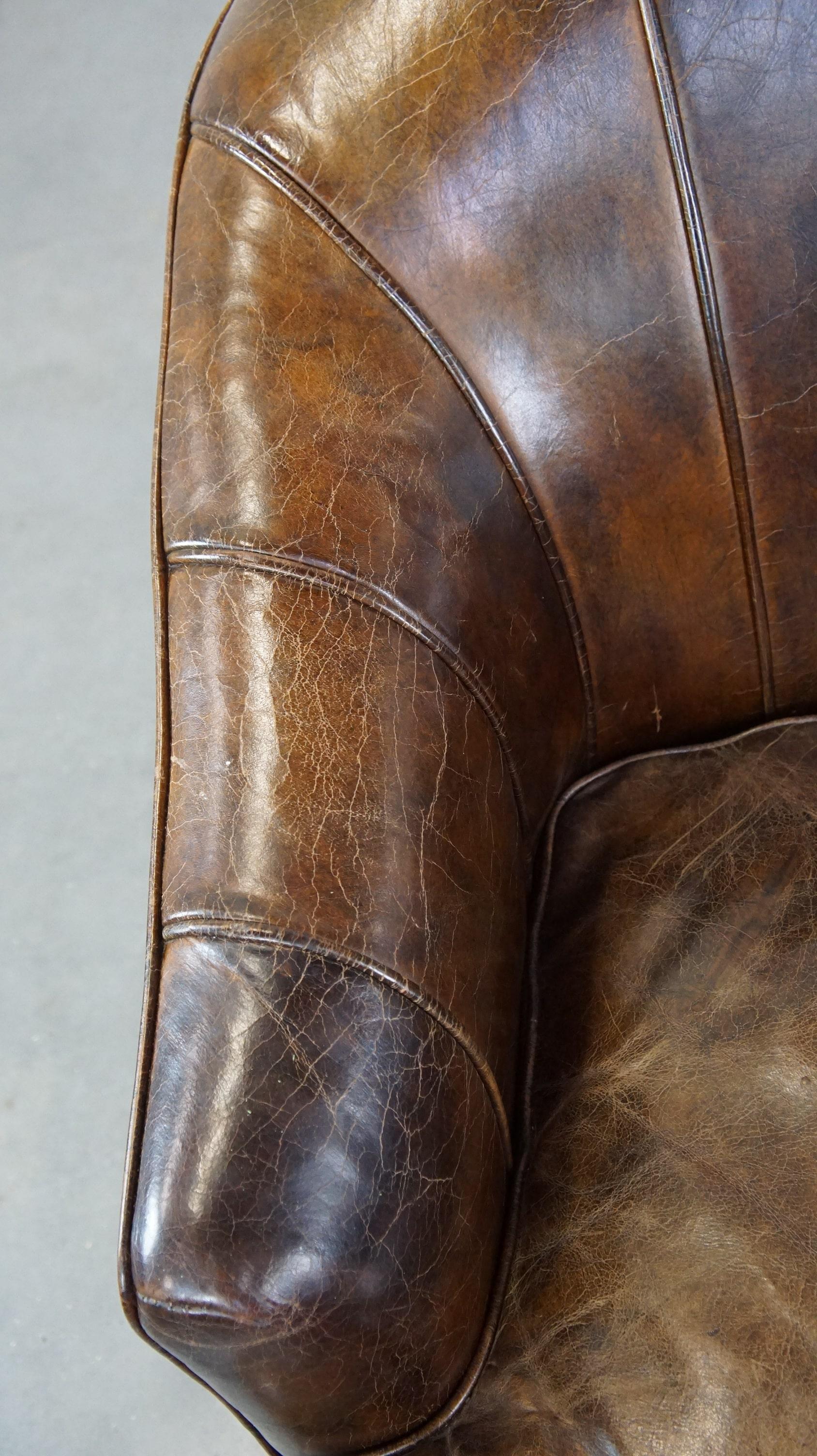 Fauteuil élégant au design unique et à la belle finition, en cuir en vente 1