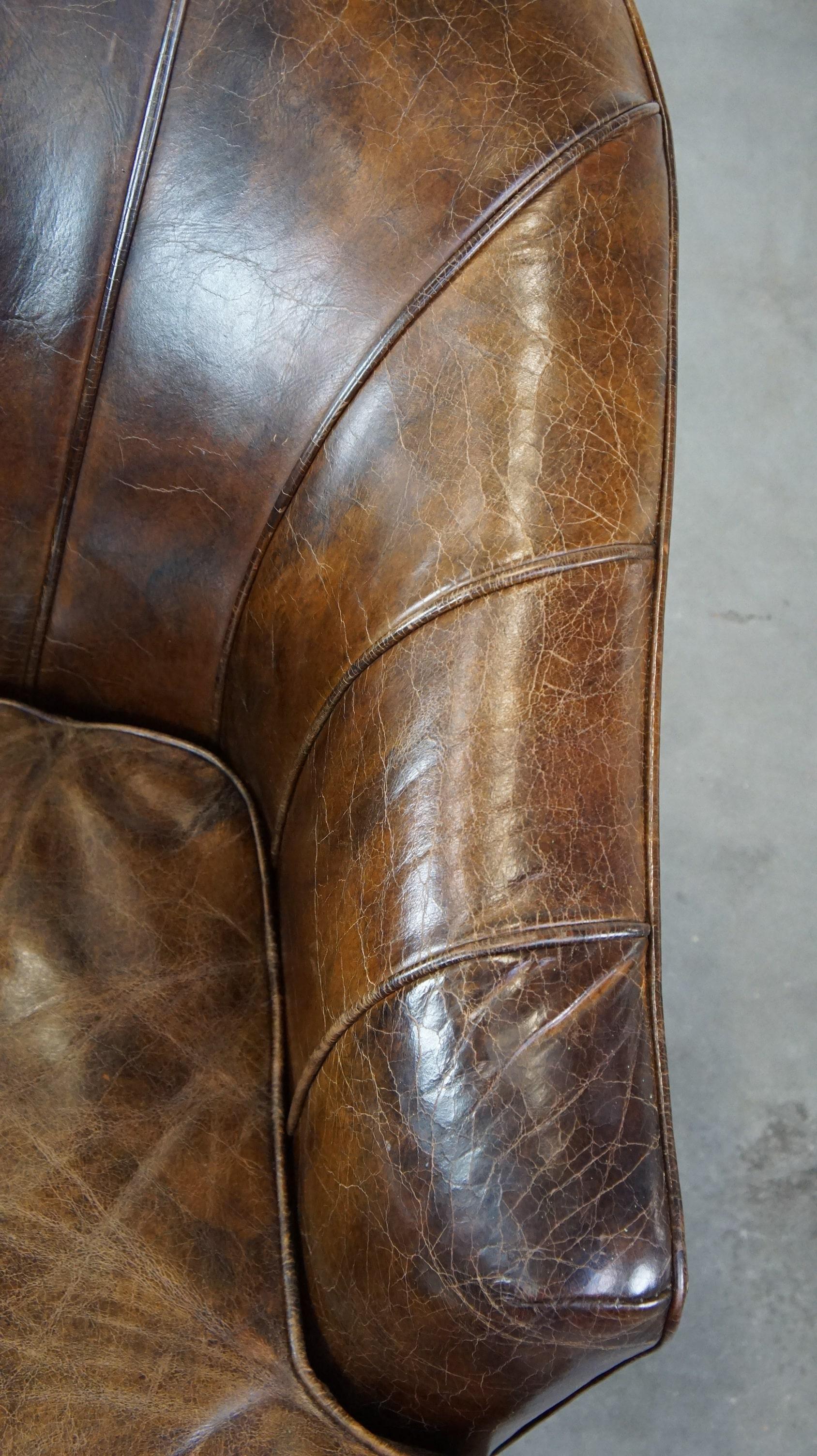 Fauteuil élégant au design unique et à la belle finition, en cuir en vente 2