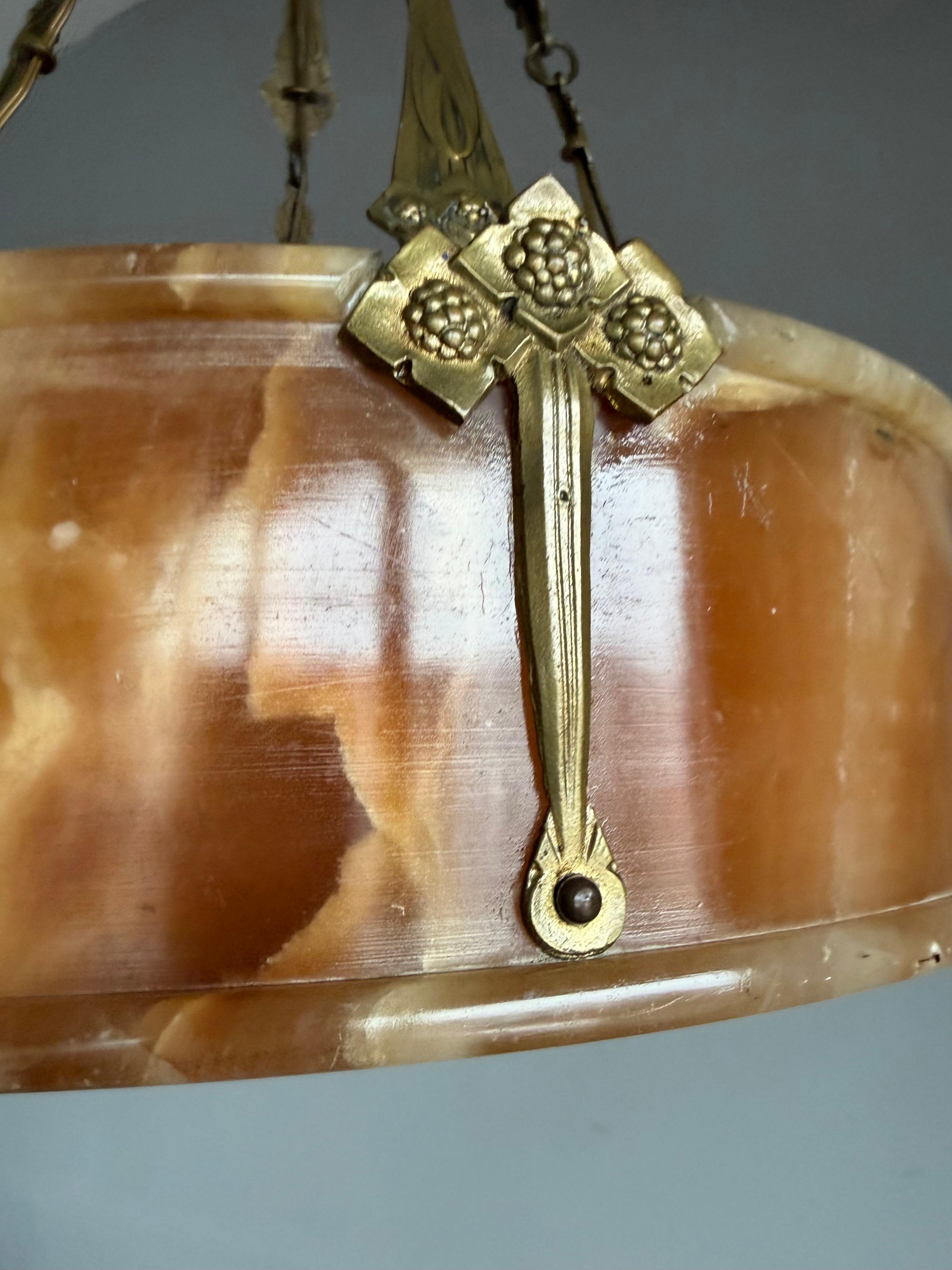 Stylish Art Deco Alabaster & Bronze Pendant Chandelier with Unique Bronze Chain en vente 4