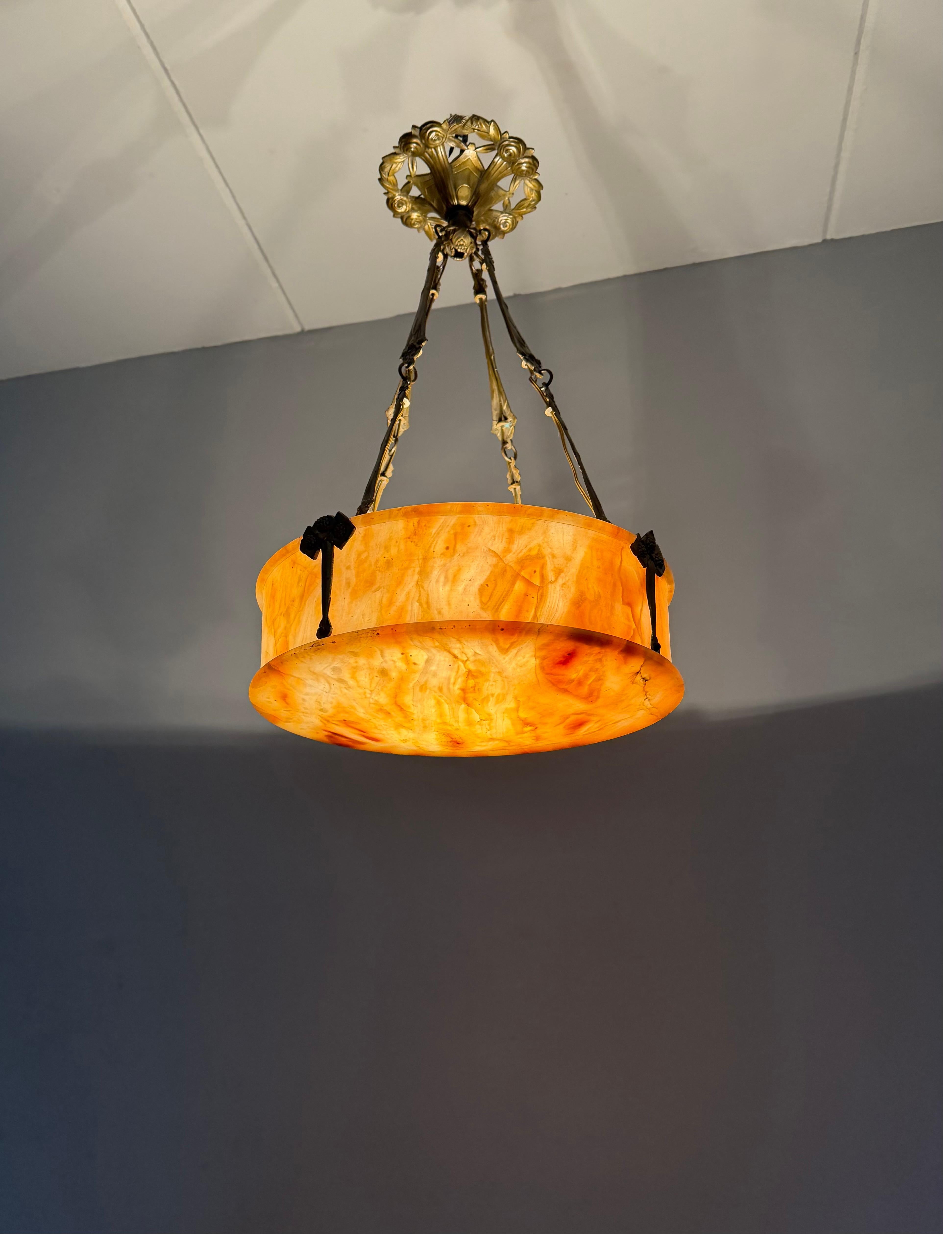 Stylish Art Deco Alabaster & Bronze Pendant Chandelier with Unique Bronze Chain en vente 7