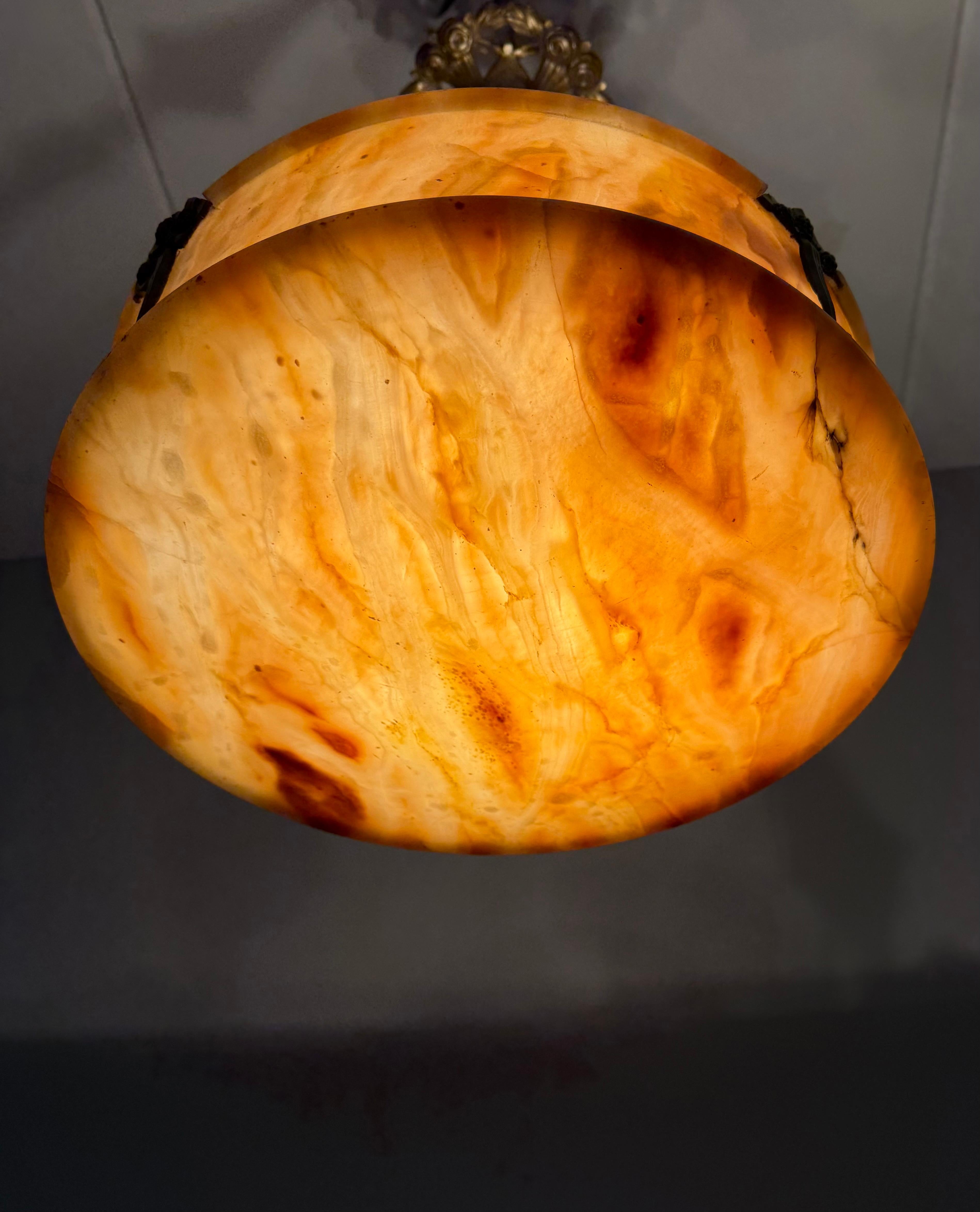 Stylish Art Deco Alabaster & Bronze Pendant Chandelier with Unique Bronze Chain en vente 8