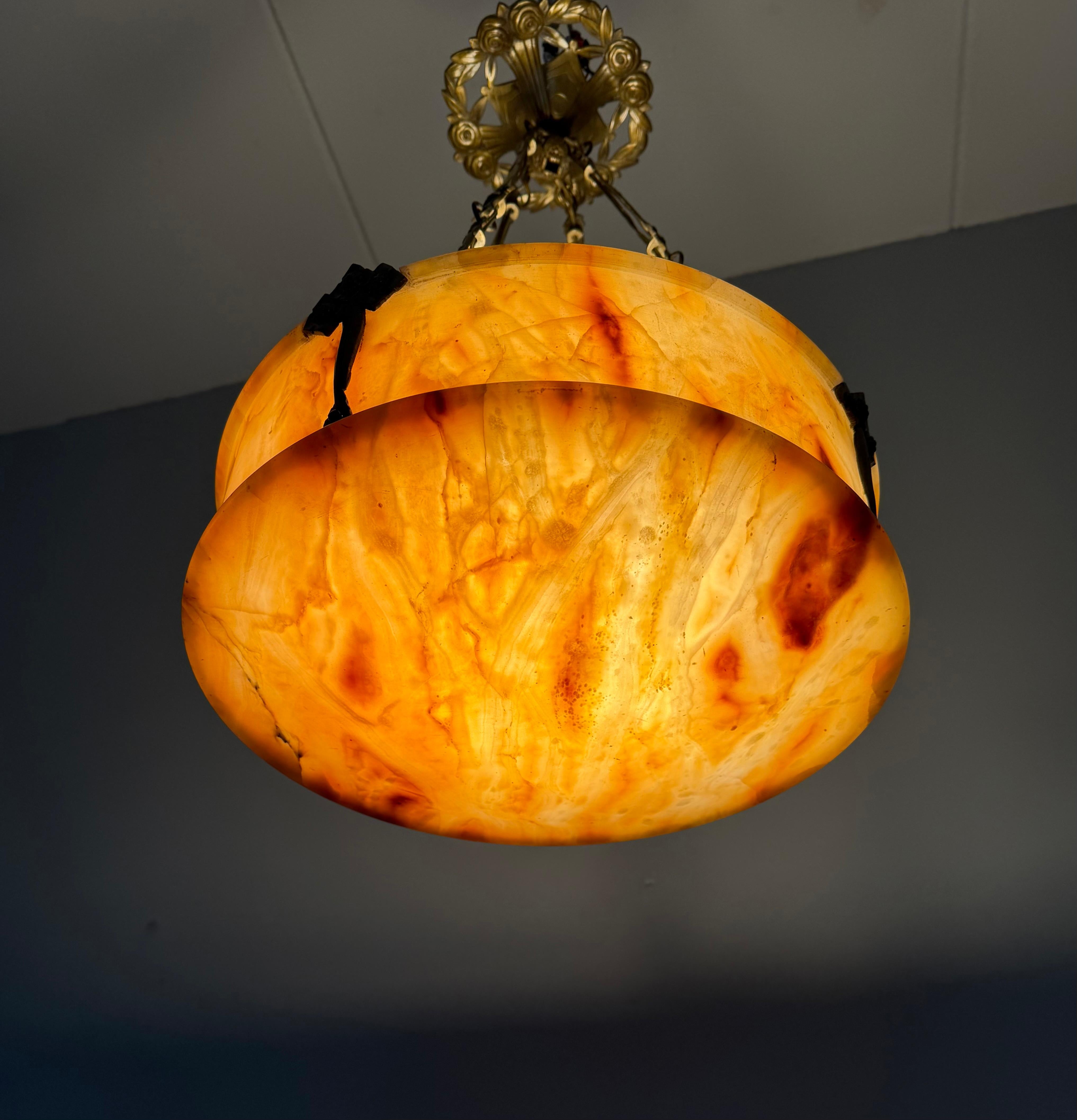20ième siècle Stylish Art Deco Alabaster & Bronze Pendant Chandelier with Unique Bronze Chain en vente