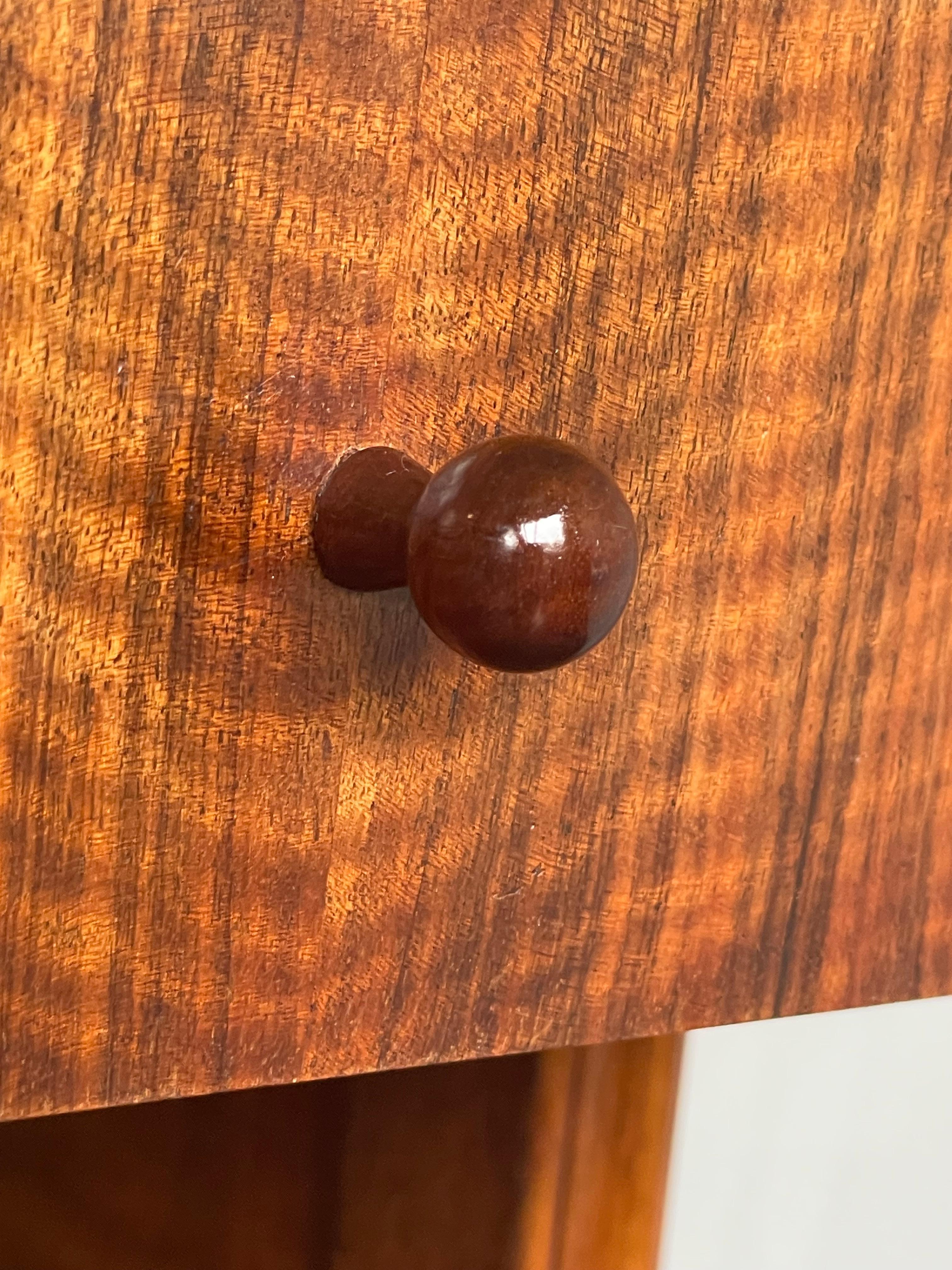 Stylish Art Deco Burl Walnut Nightstands / Bedside Tables w. Perfect Marble Tops 7
