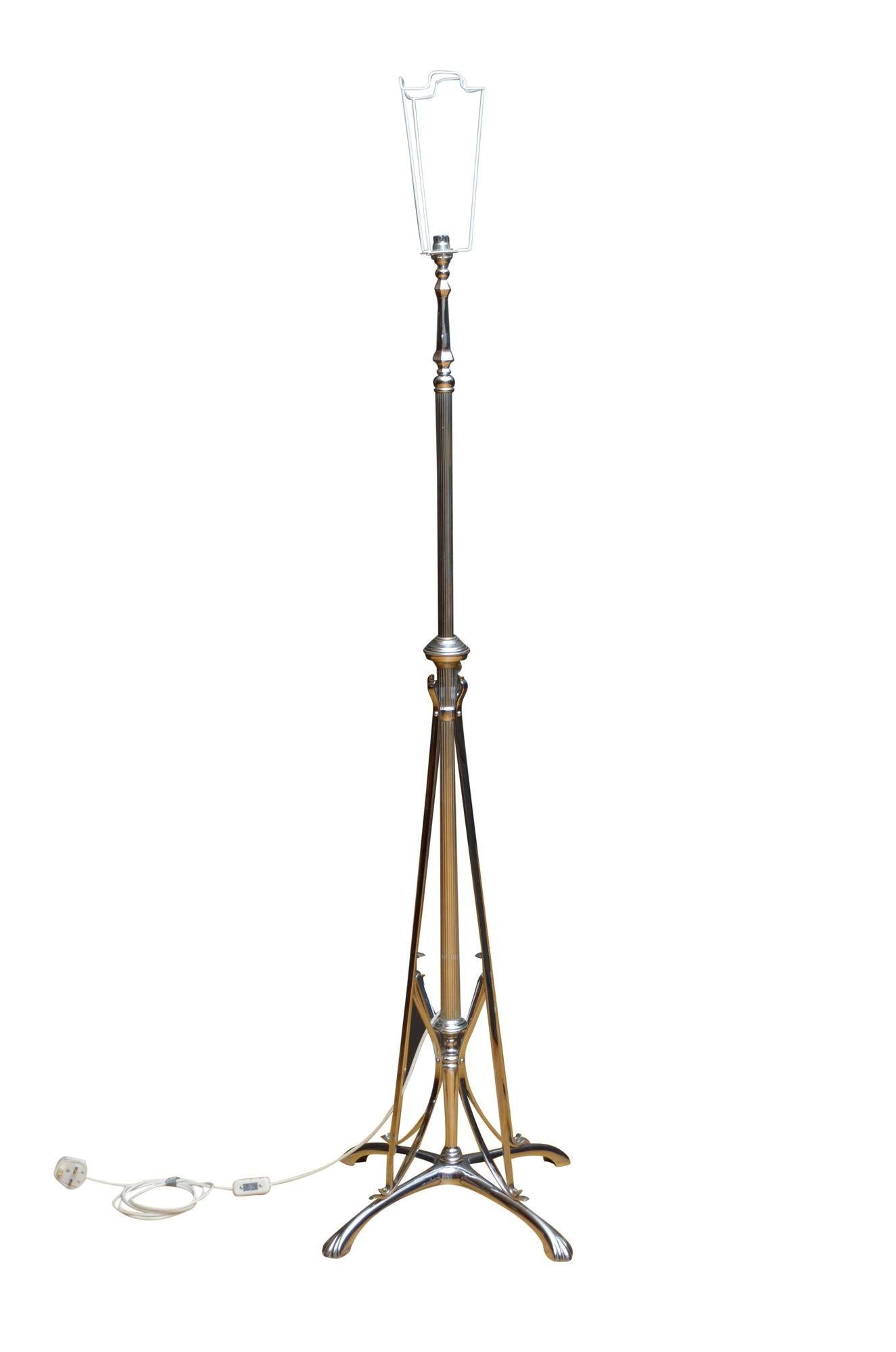 Elegante Lámpara Estándar de Pie Art Decó Cromada en Bueno estado para la venta en Whaley Bridge, GB