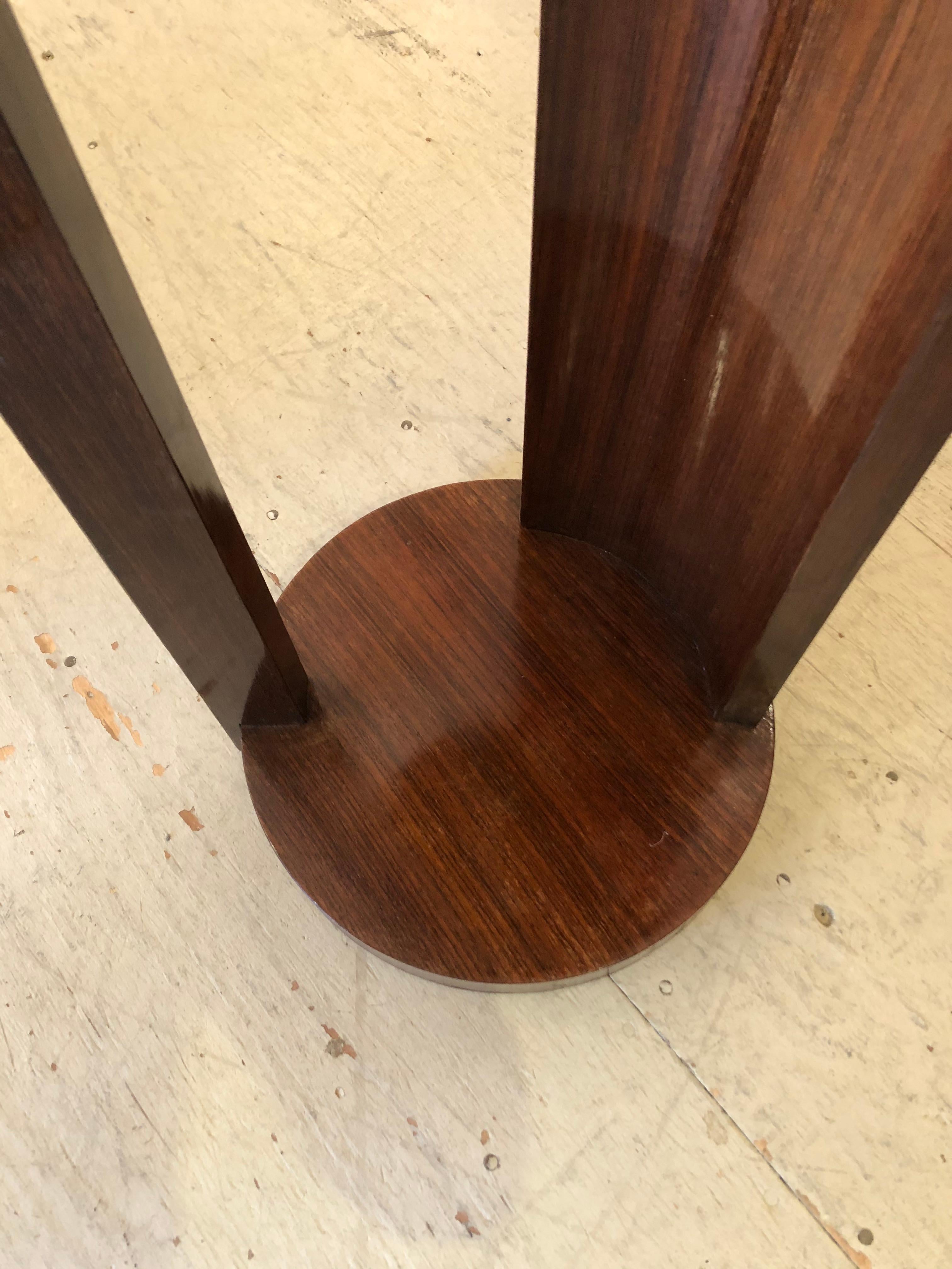Early 20th Century Stylish Art Deco Circular 4 Tier Rosewood Étagère End Table Stand