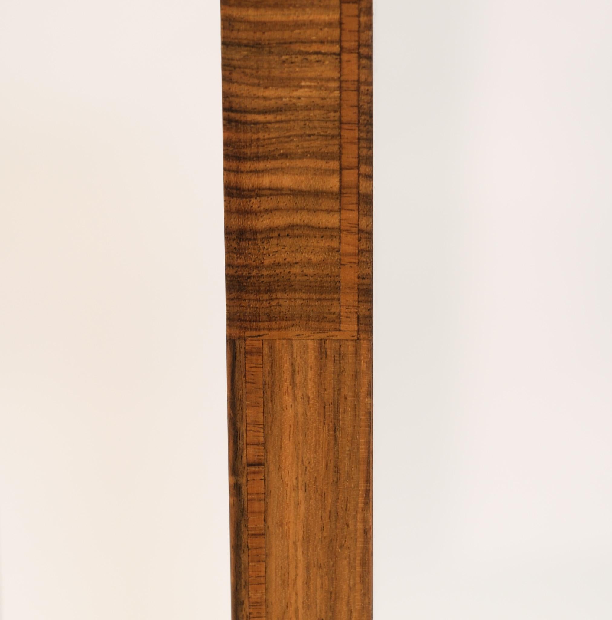 Stilvoller Art Deco Beistelltisch 'Rakete' aus gemasertem Nussbaum 1930er Jahre im Angebot 3