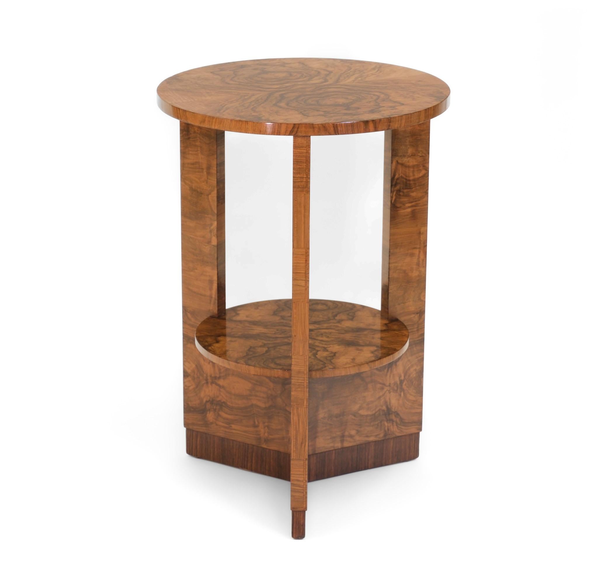 Stilvoller Art Deco Beistelltisch 'Rakete' aus gemasertem Nussbaum 1930er Jahre (Walnuss) im Angebot