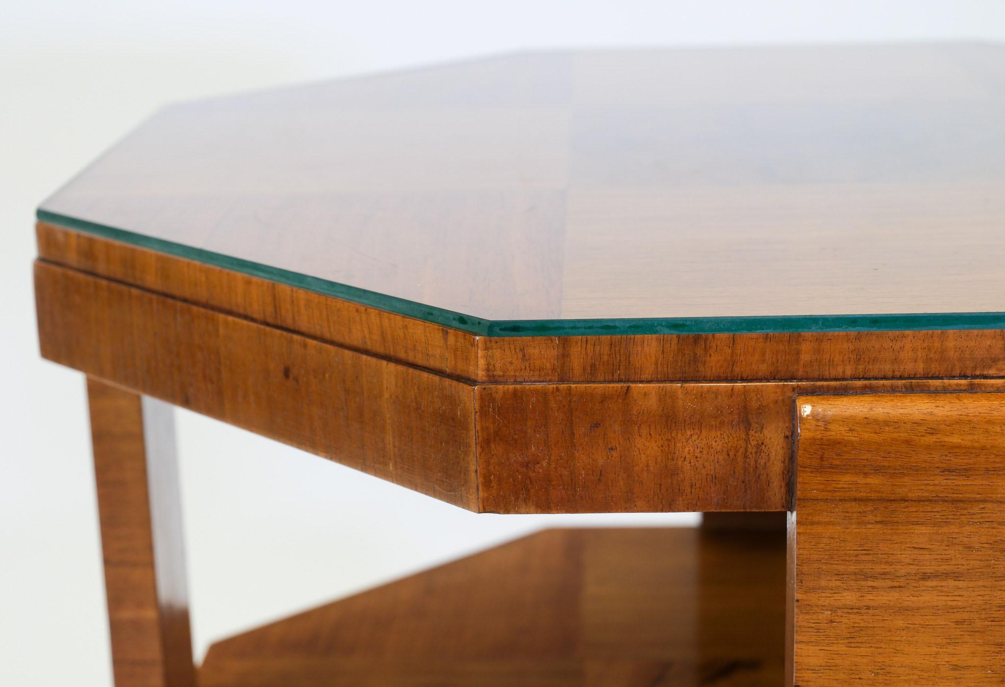 20th Century Stylish Art Deco Geometric Pattern Walnut Large Octagonal Coffee Table For Sale