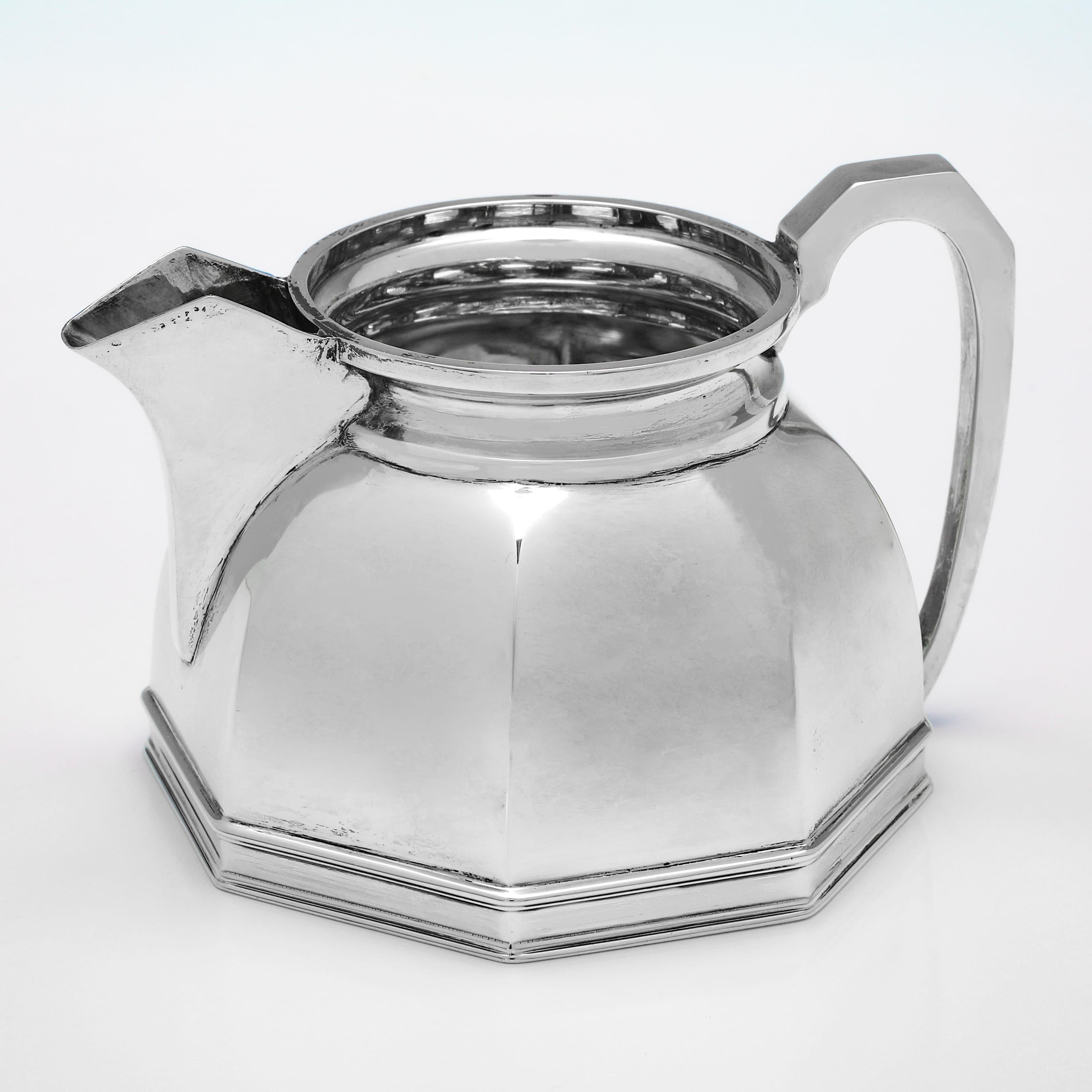 Service à thé en argent sterling de la période Art déco par Walker & Hall Sheffield 1939 Bon état - En vente à London, London
