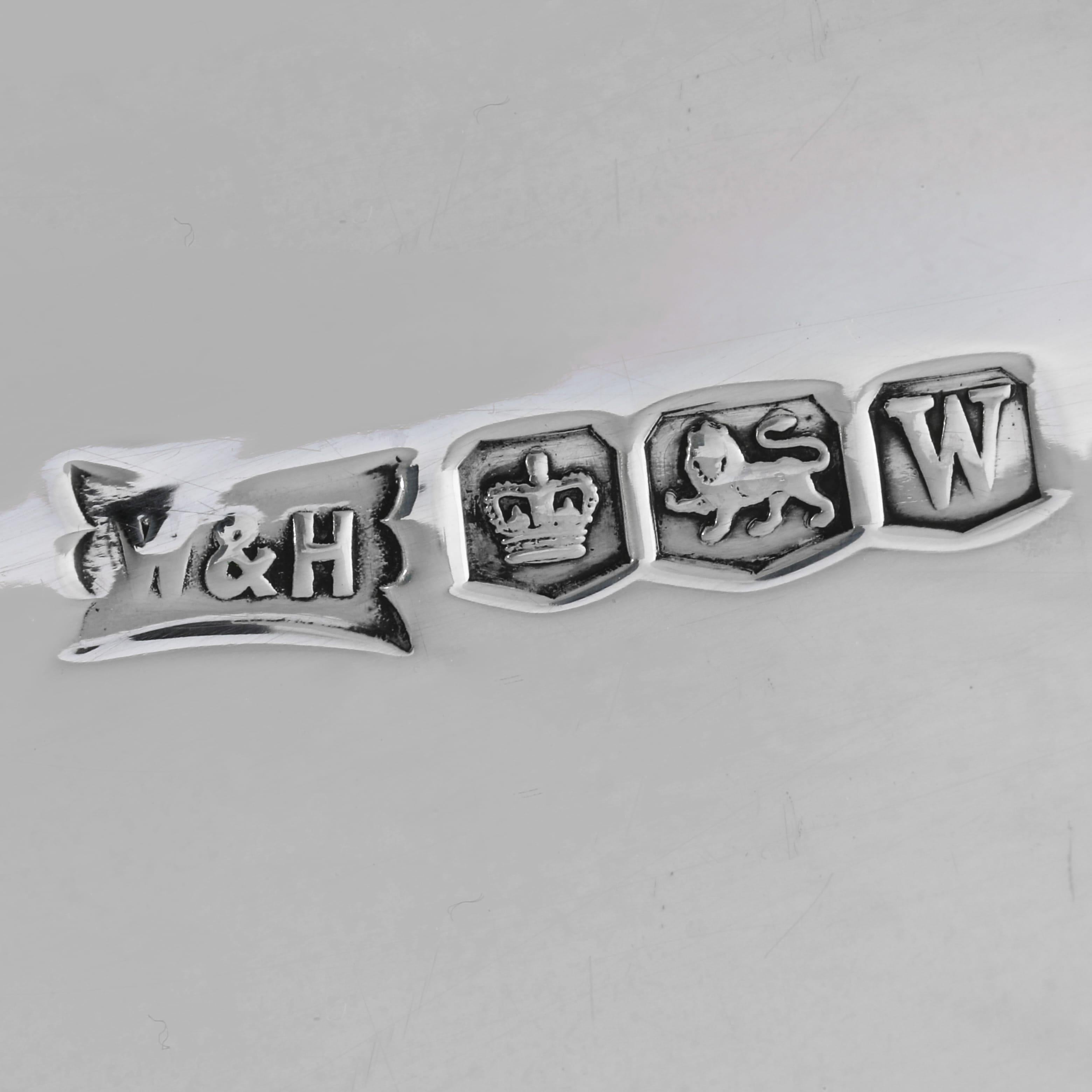 Argent sterling Service à thé en argent sterling de la période Art déco par Walker & Hall Sheffield 1939 en vente