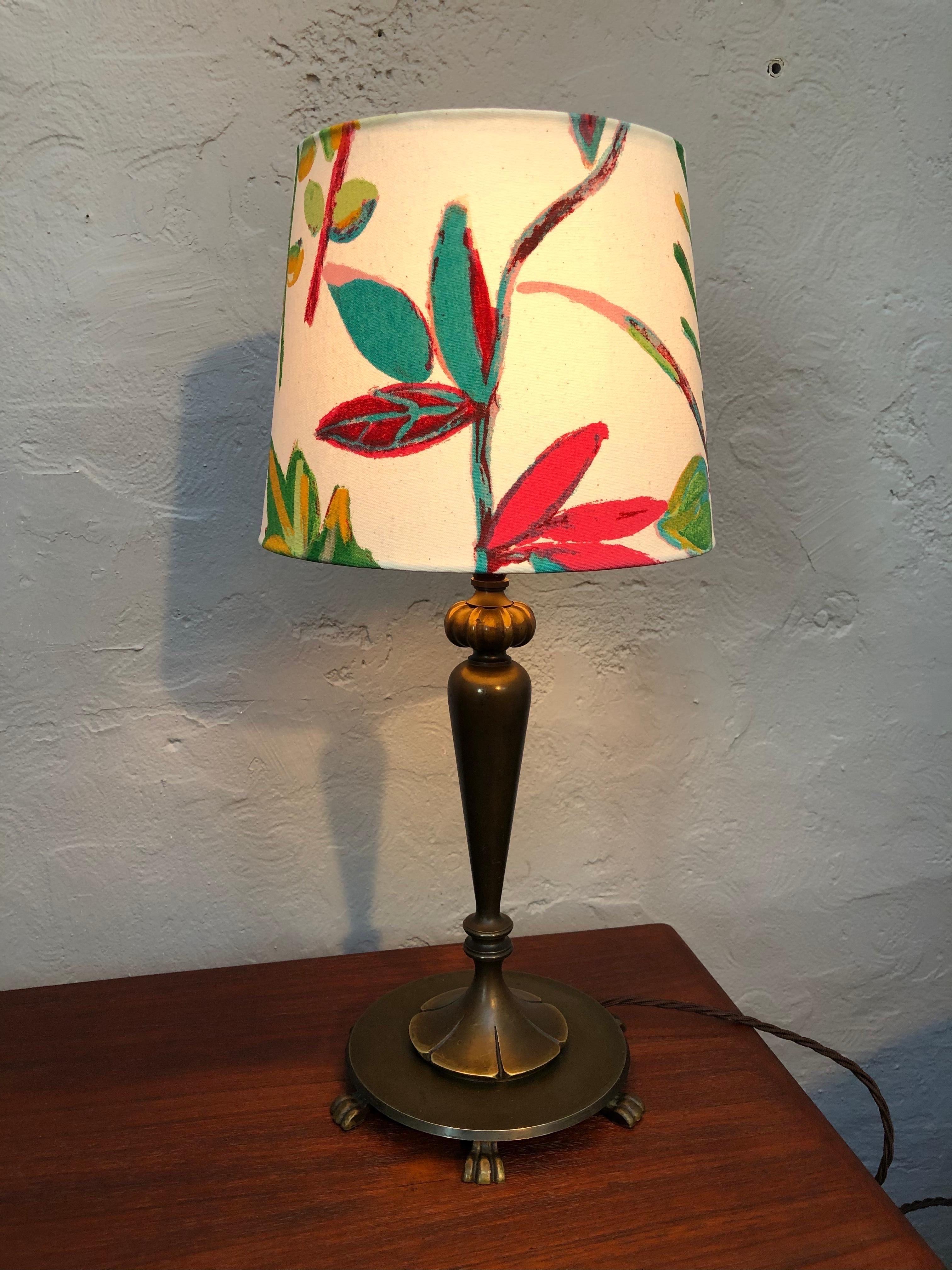 Stylish Art Deco Table Lamp in Cast Brass For Sale 5