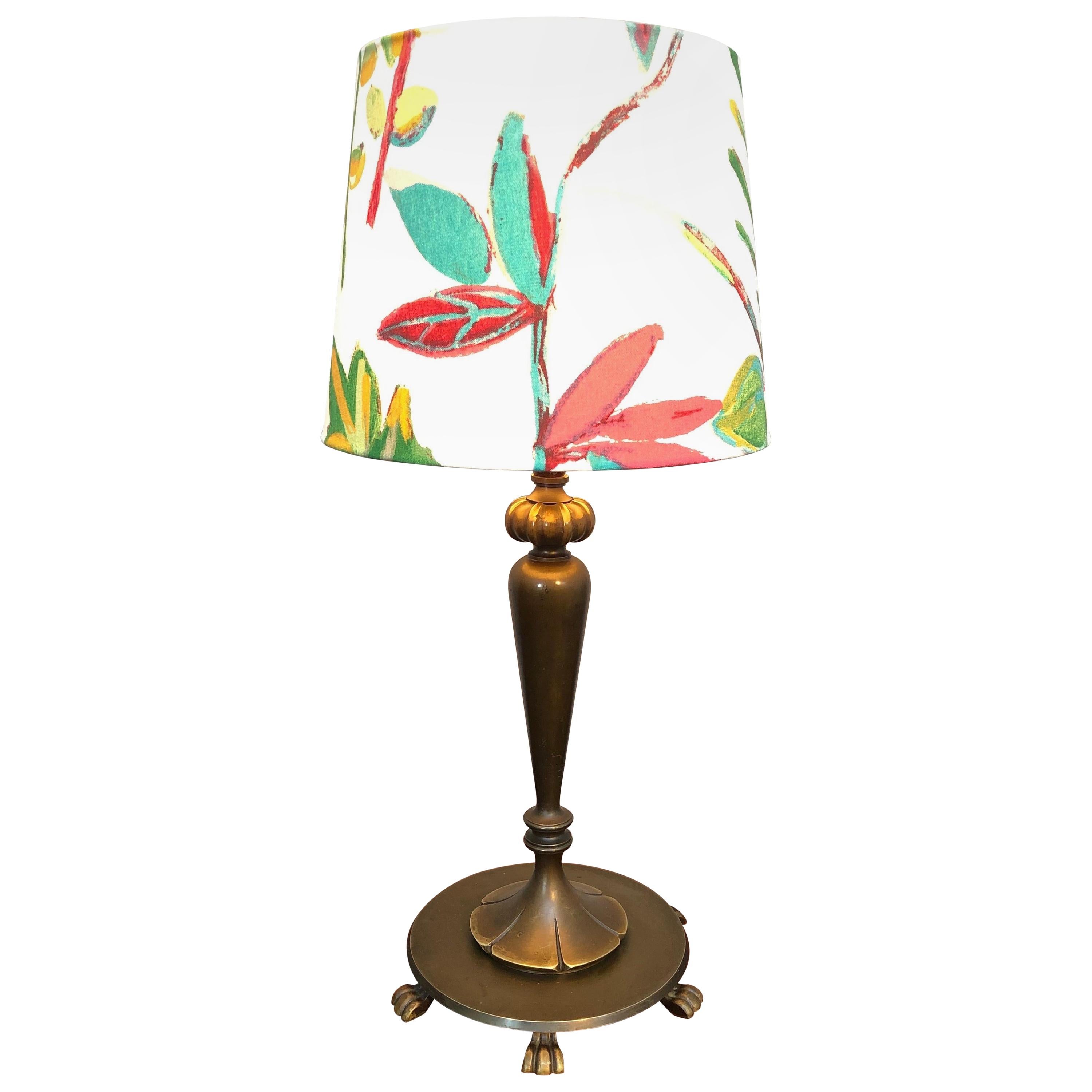 Lampe de table Art Déco élégante en laiton moulé en vente